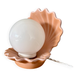 Lampe vintage en forme de coquillage en céramique et opaline.