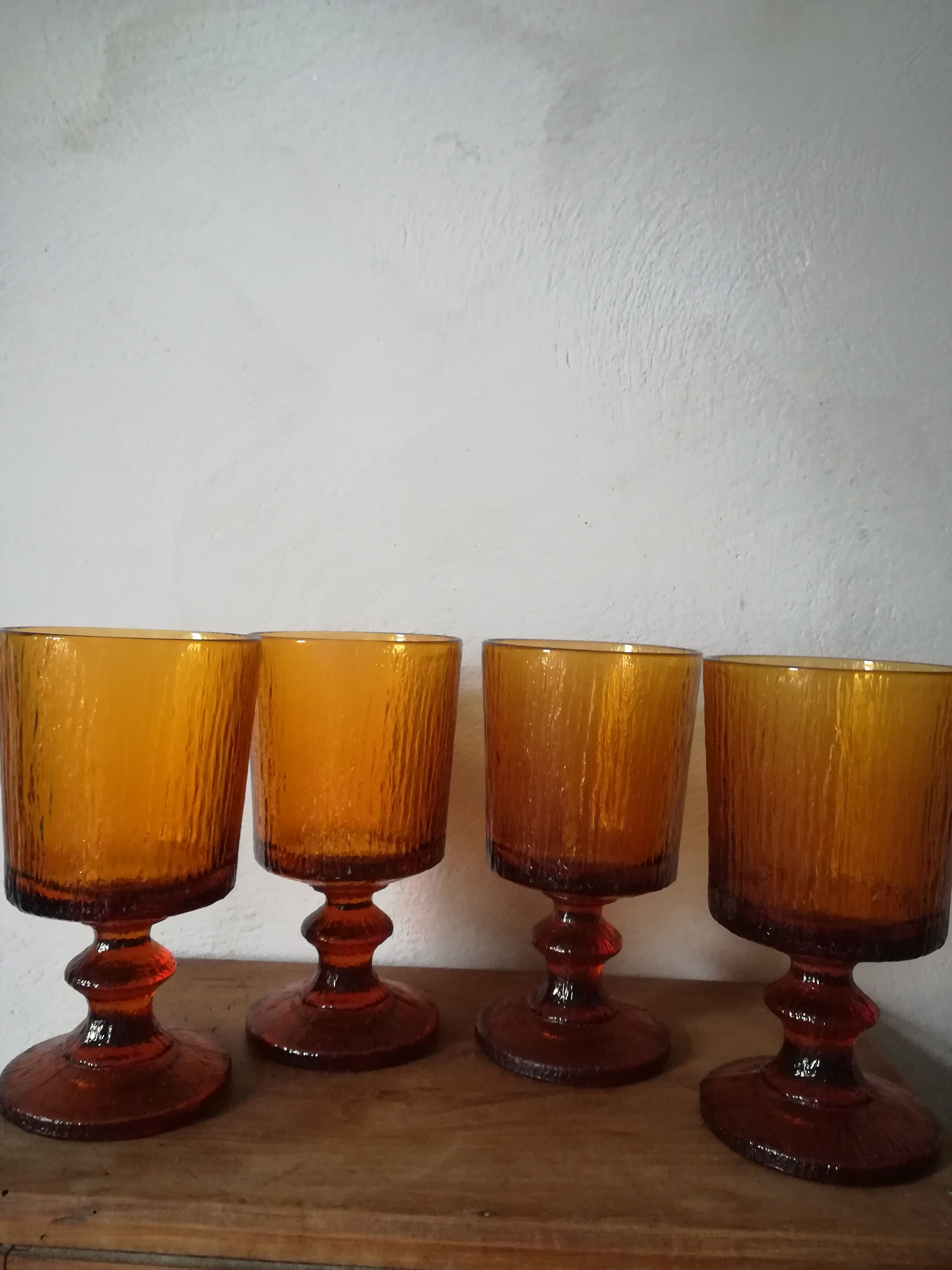 4 amber glasses