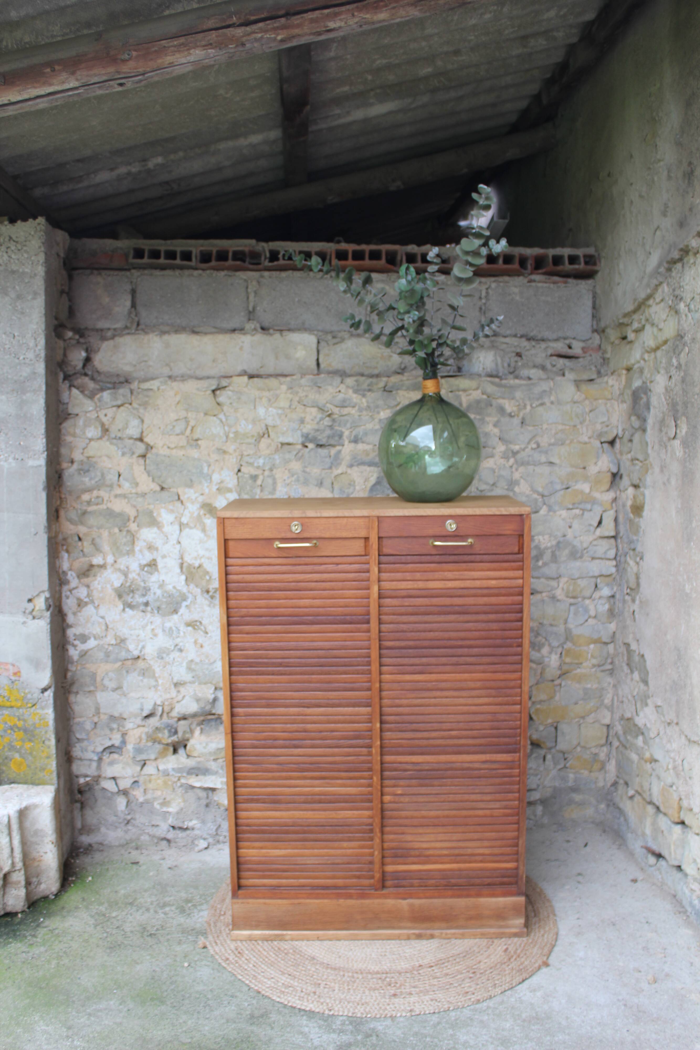 Double curtain file cabinet