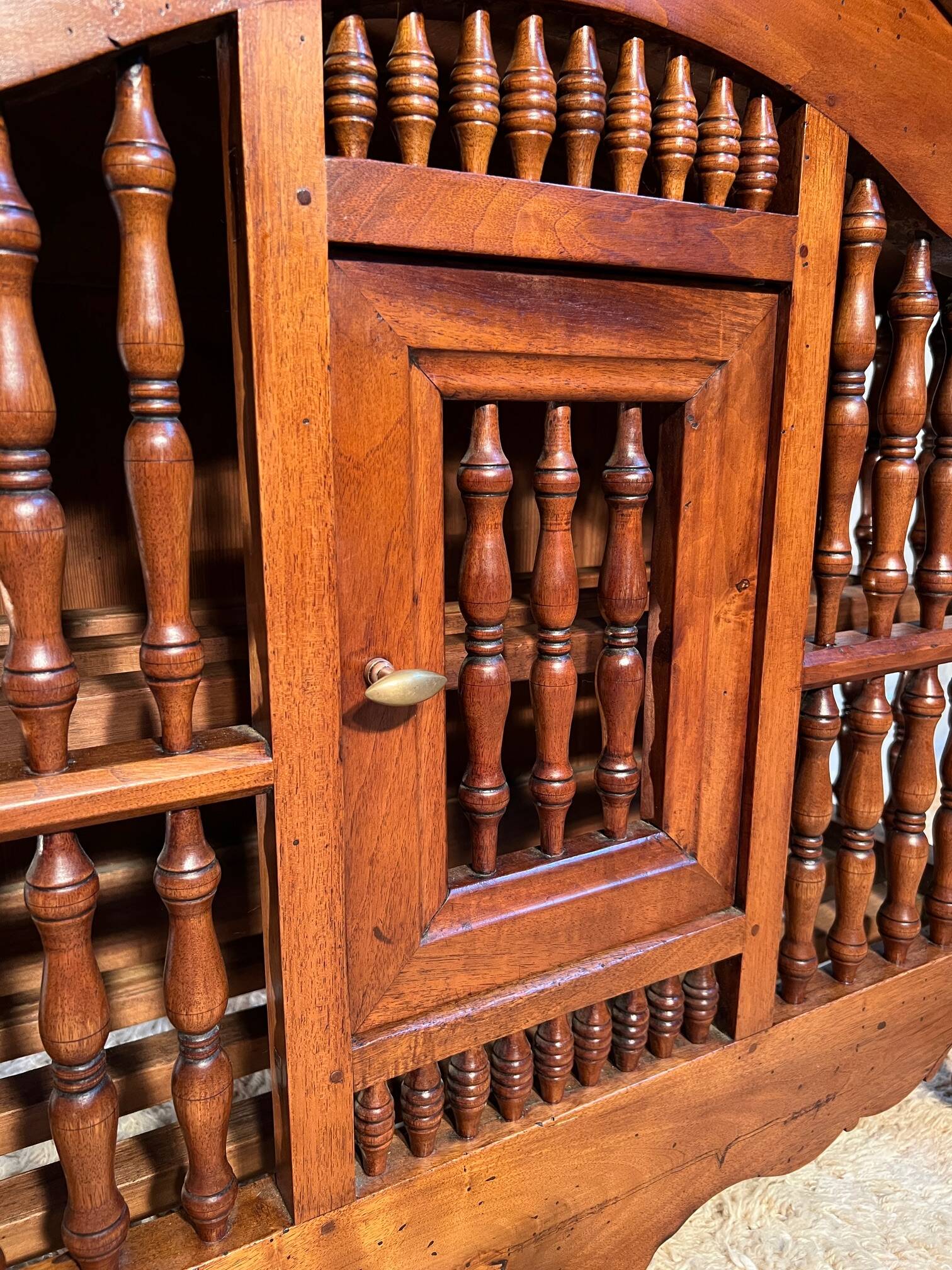 Panetière xviii, louis xv style walnut policeman's hat