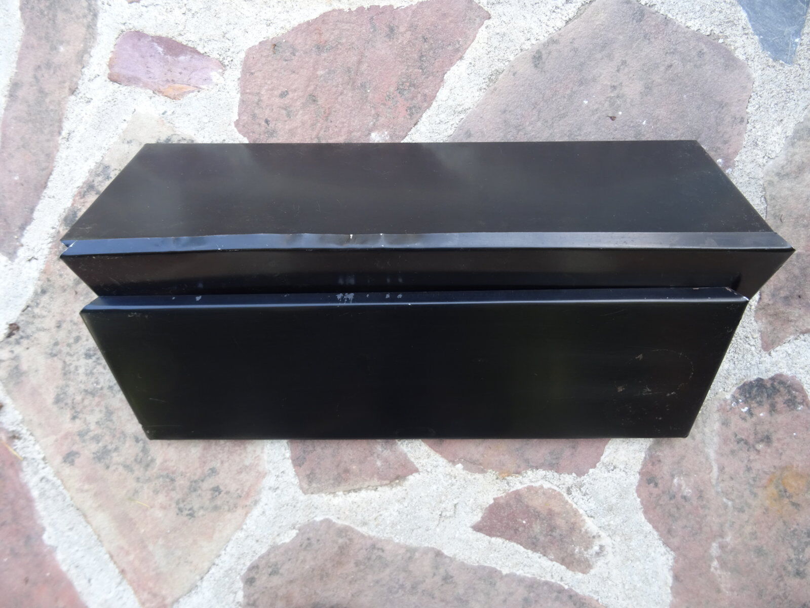 Metal thong wall shelf