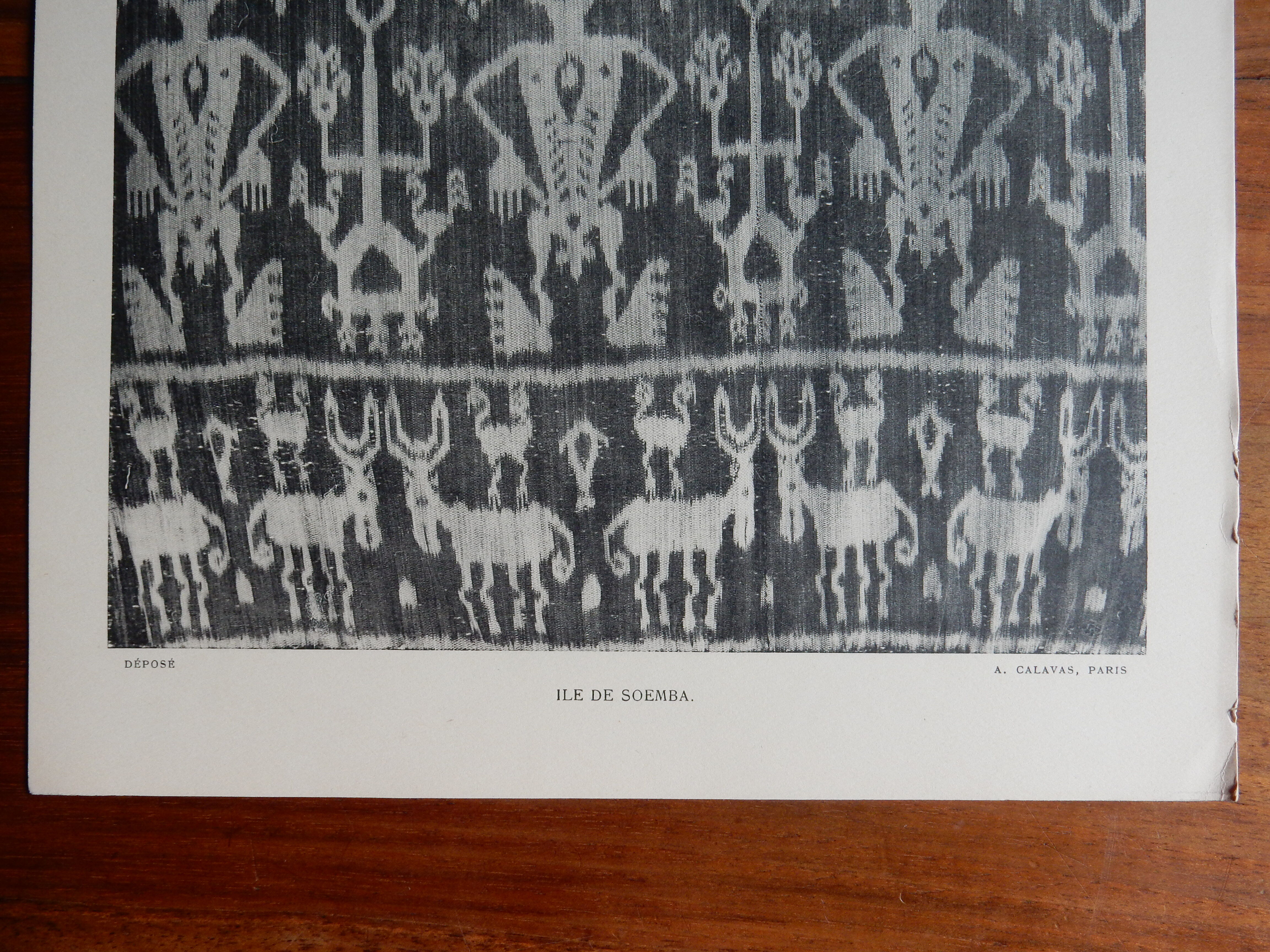 Old illustrative plate funerary fabric of the Dutch East Indies