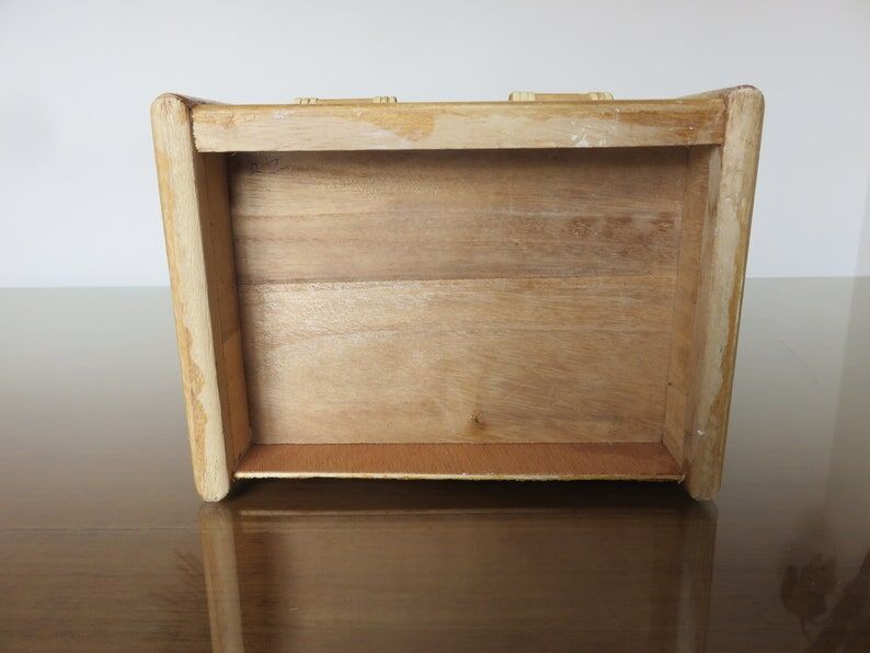 Boite à bijoux commode miniature en rotin années 70