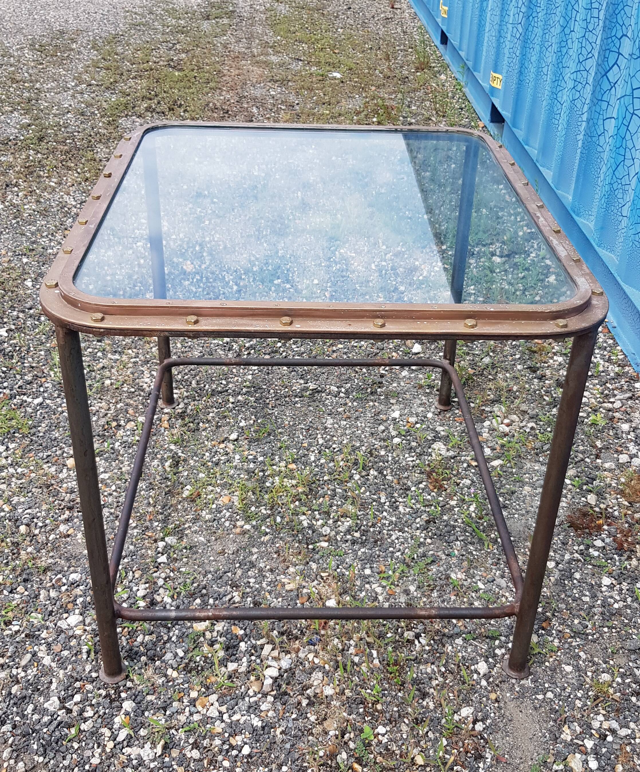Table with an old ship porthole in brass and a metal base / 100 x 85 x 76 cm