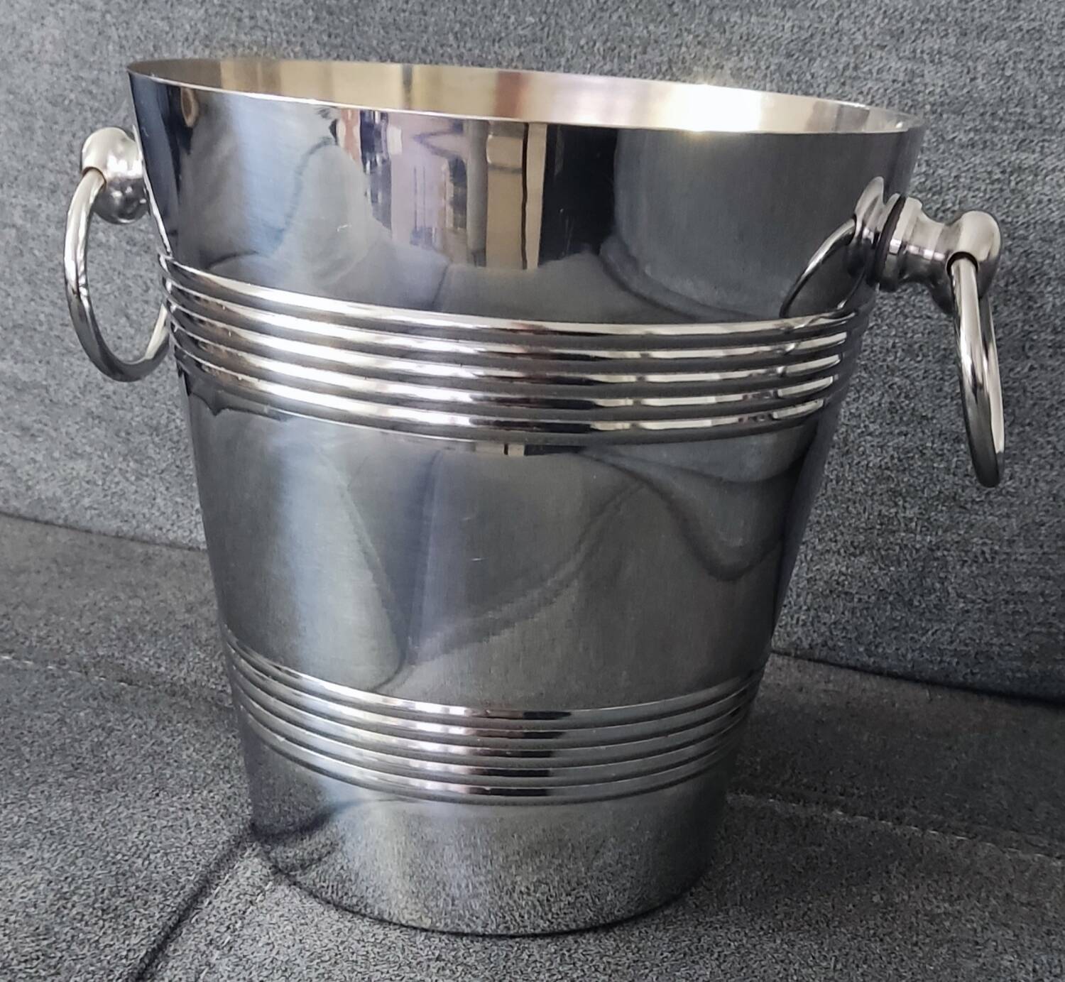 Champagne bucket