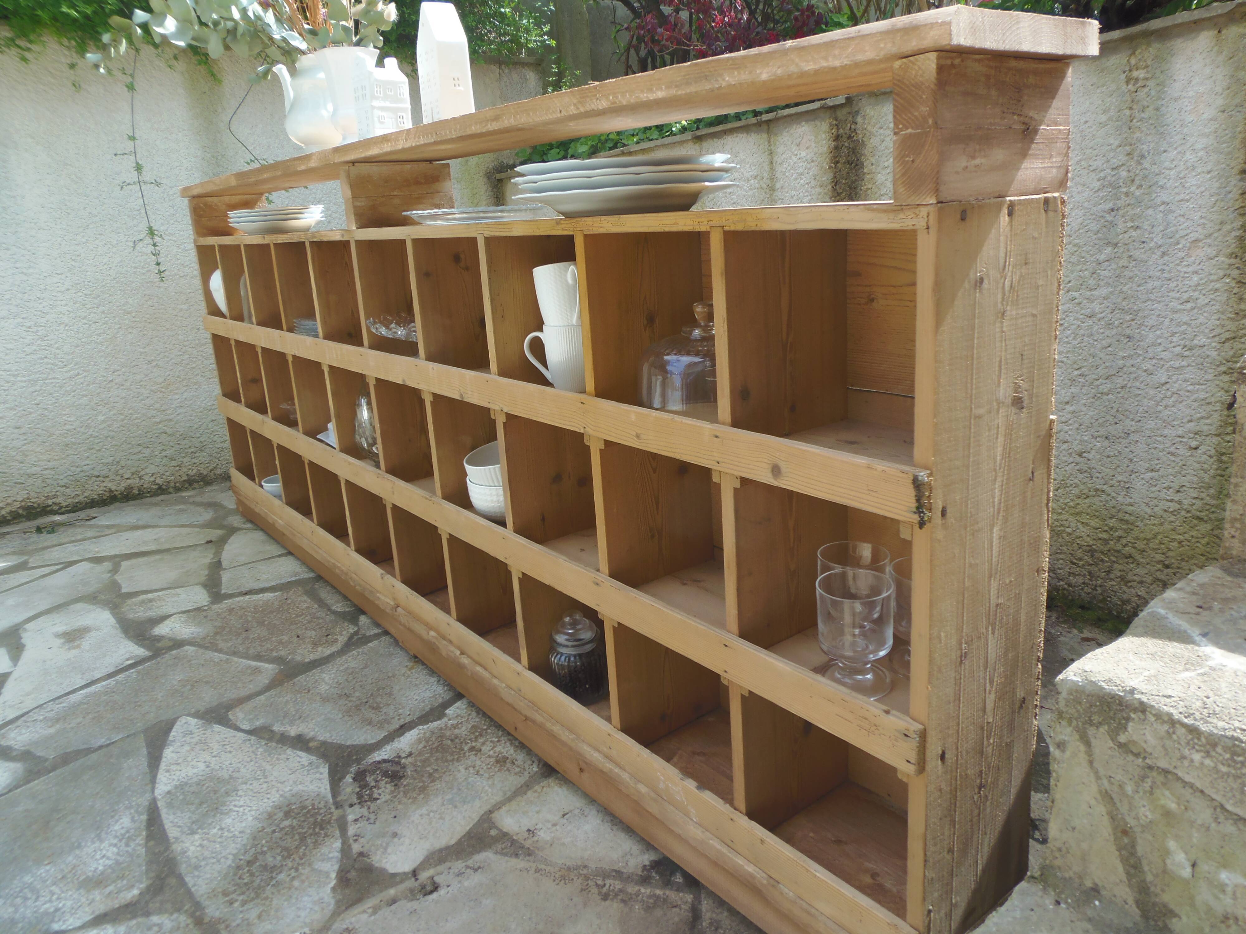 Vintage pitch pine furniture, 30 lockers, 1 niche.