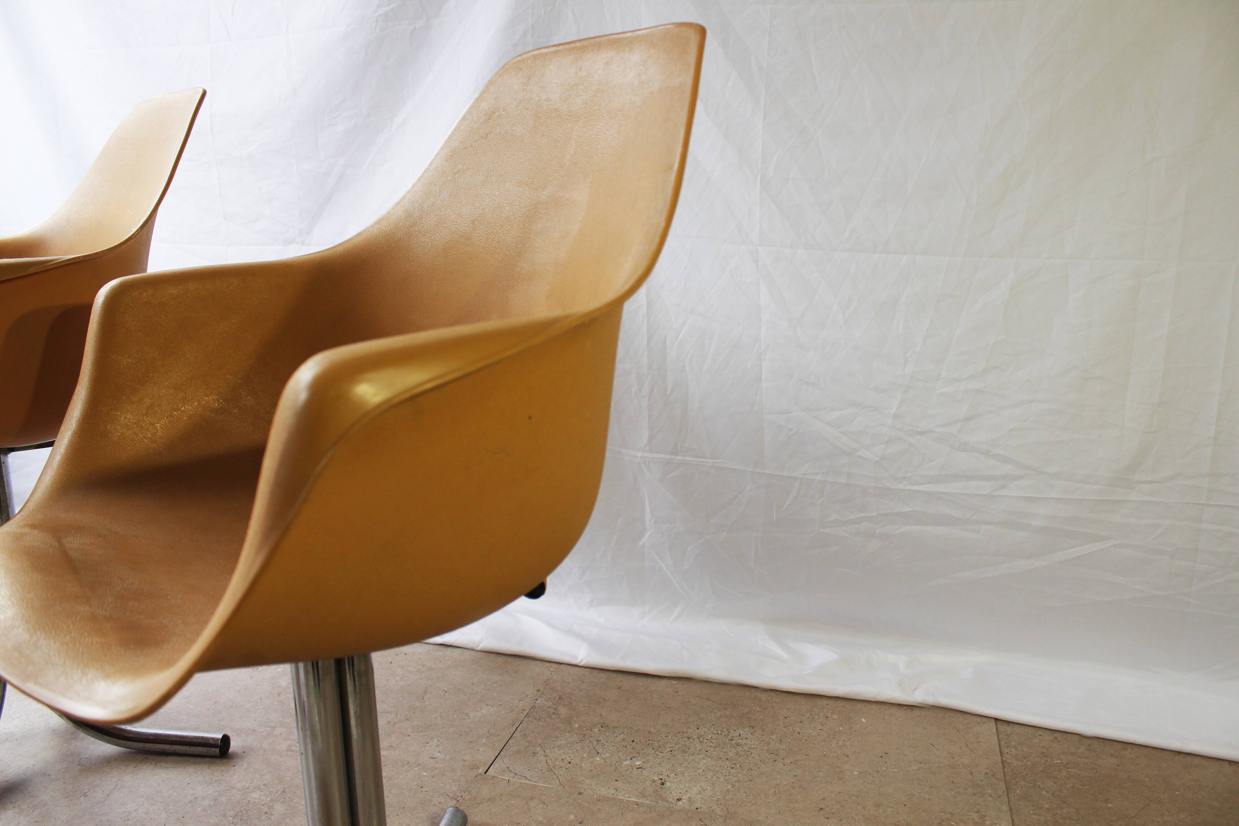 Set of 4 plastic dining armchairs 1960s