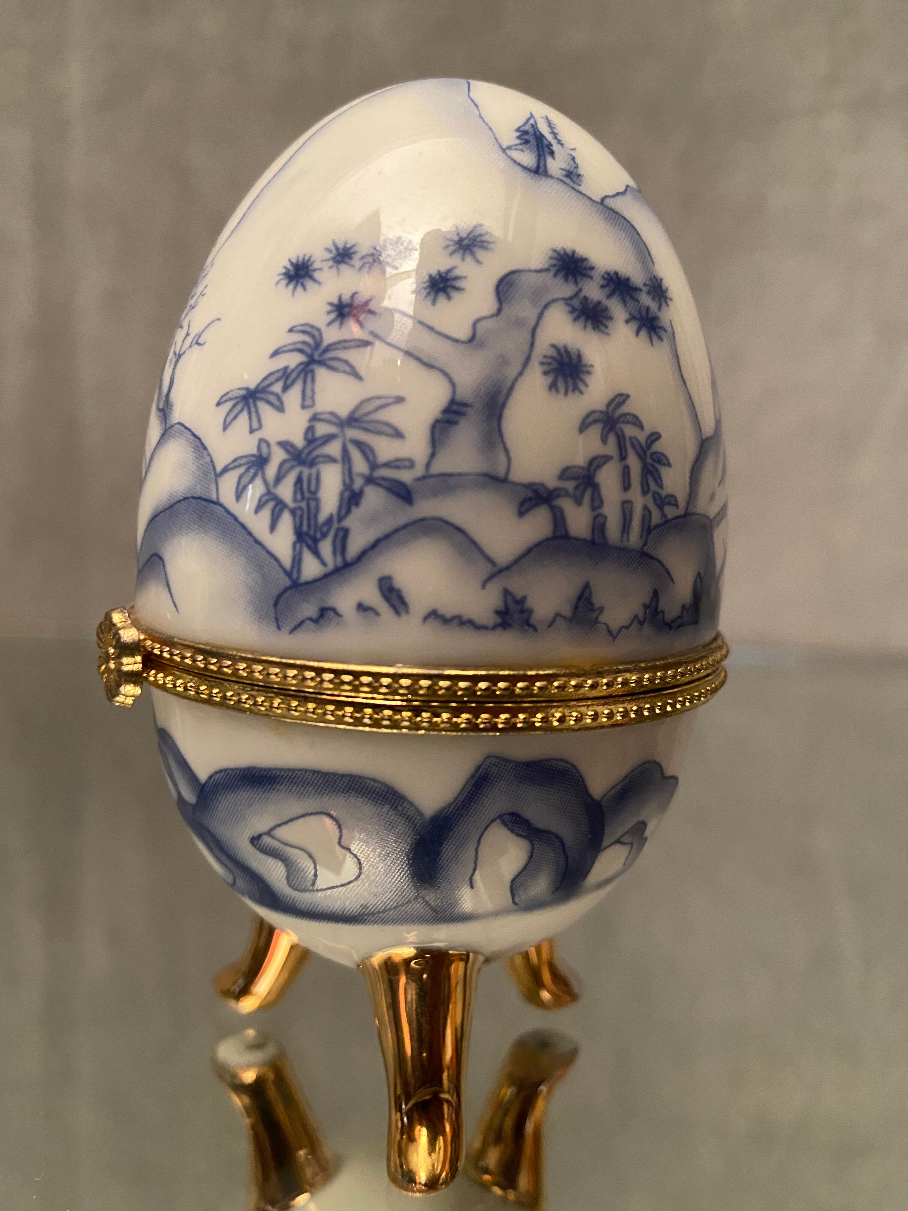 Porcelain egg box with Japan decoration gilded metal frame