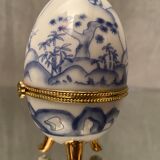 Porcelain egg box with Japan decoration gilded metal frame