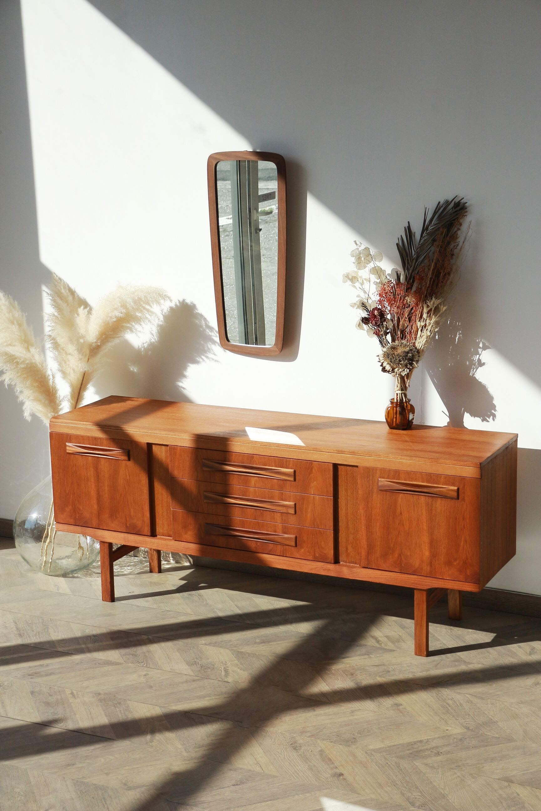 Scandinavian sideboard - long handles - 60s