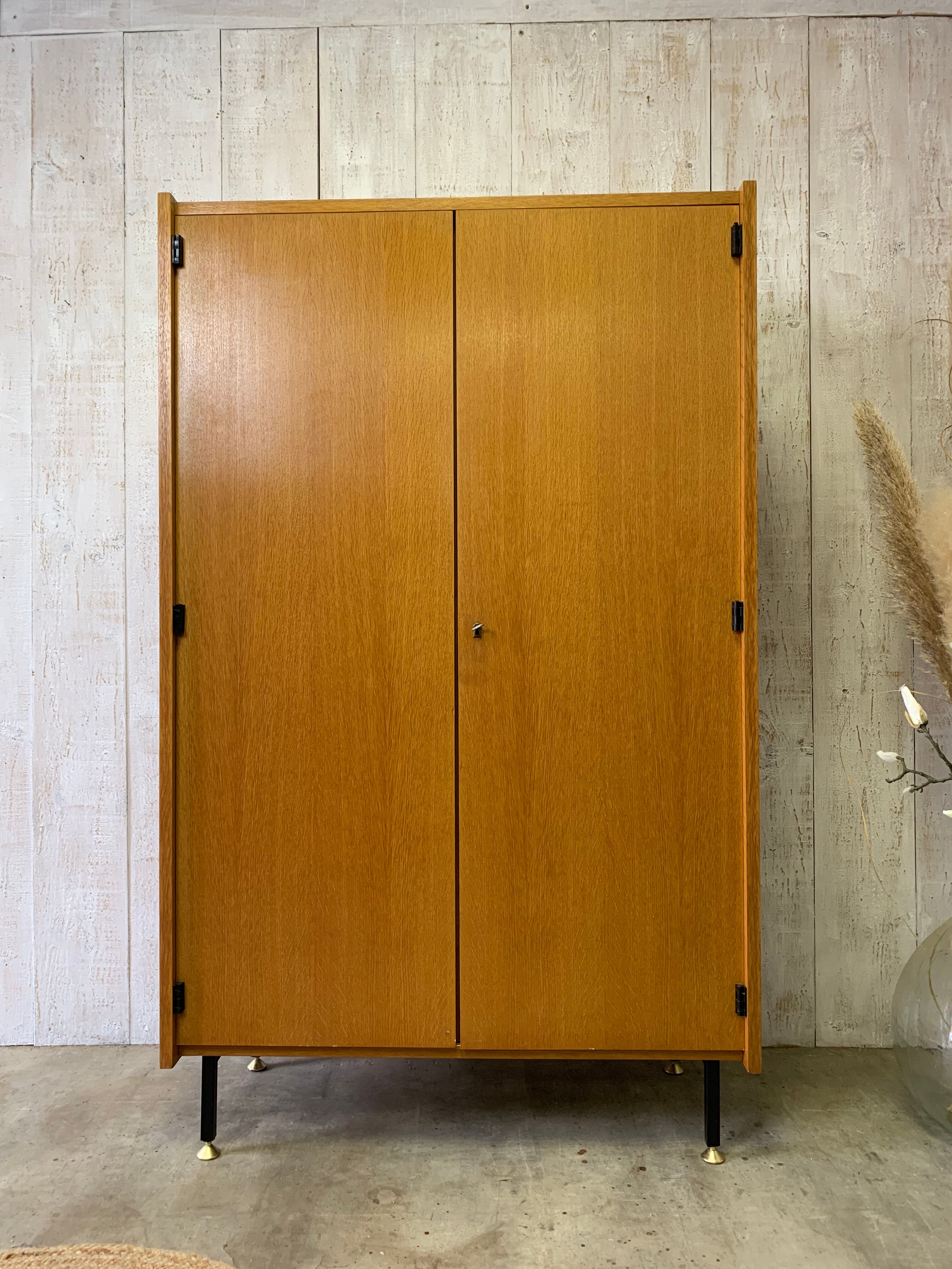 Armoire moderniste