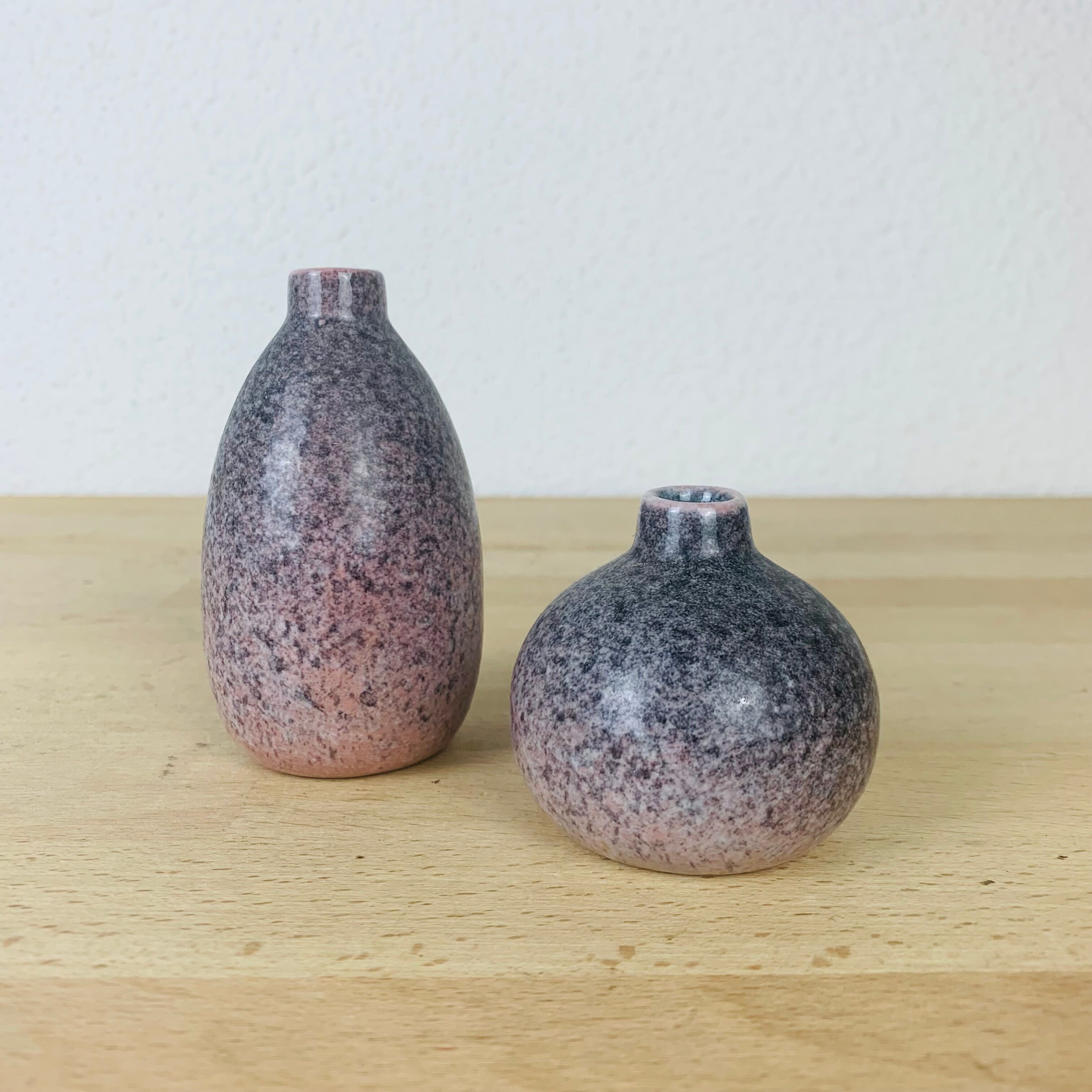 2 ceramic vases signed pink, vintage