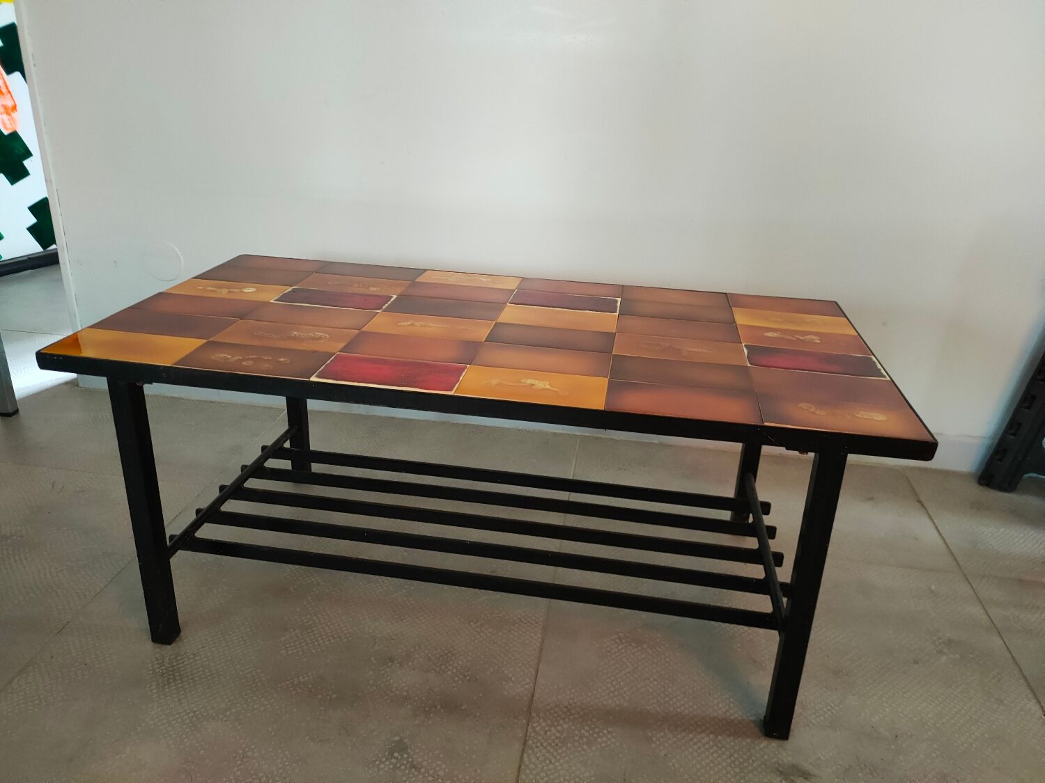 Coffee table in ceramic