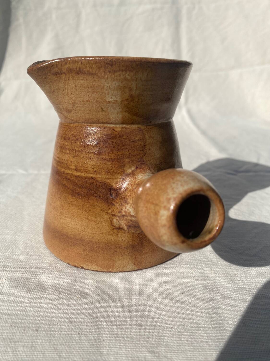 Small stoneware pitcher / saucier