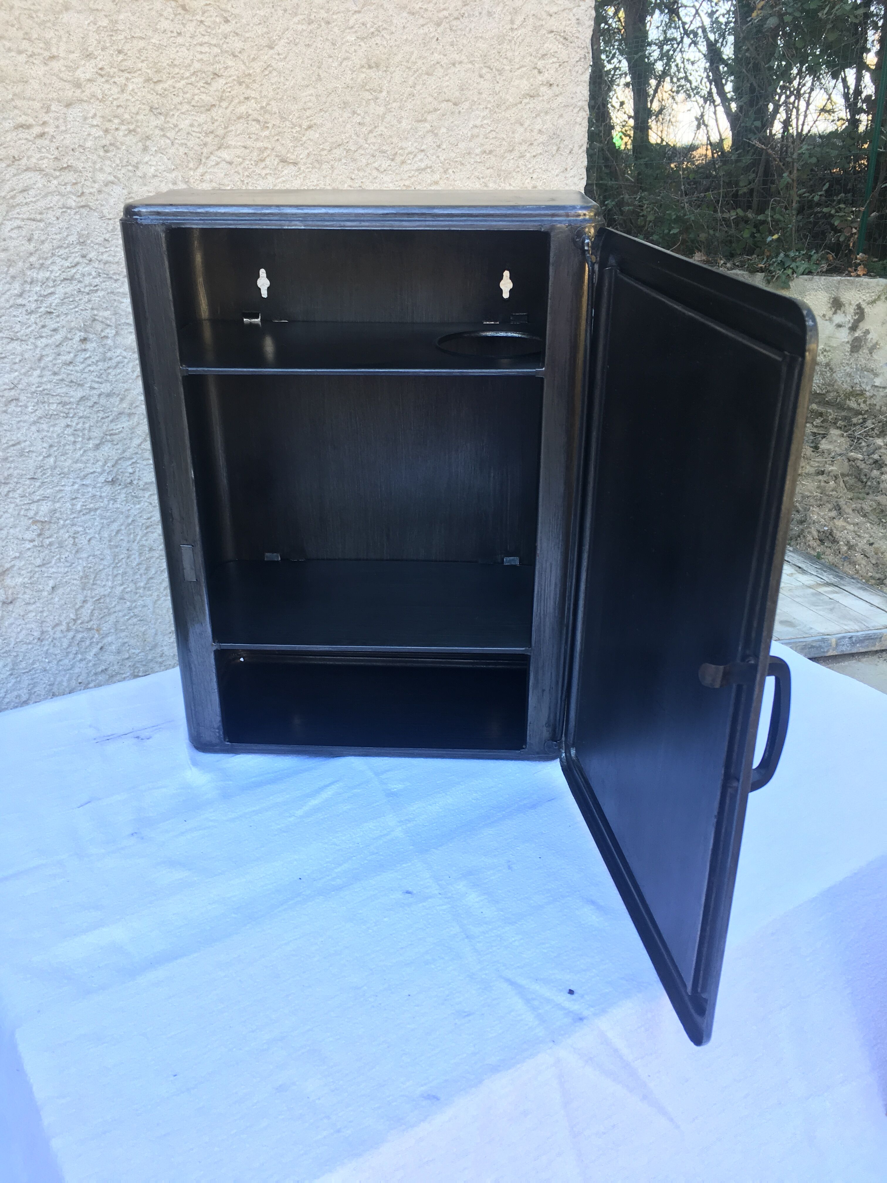 Medicine cabinet metal 60's