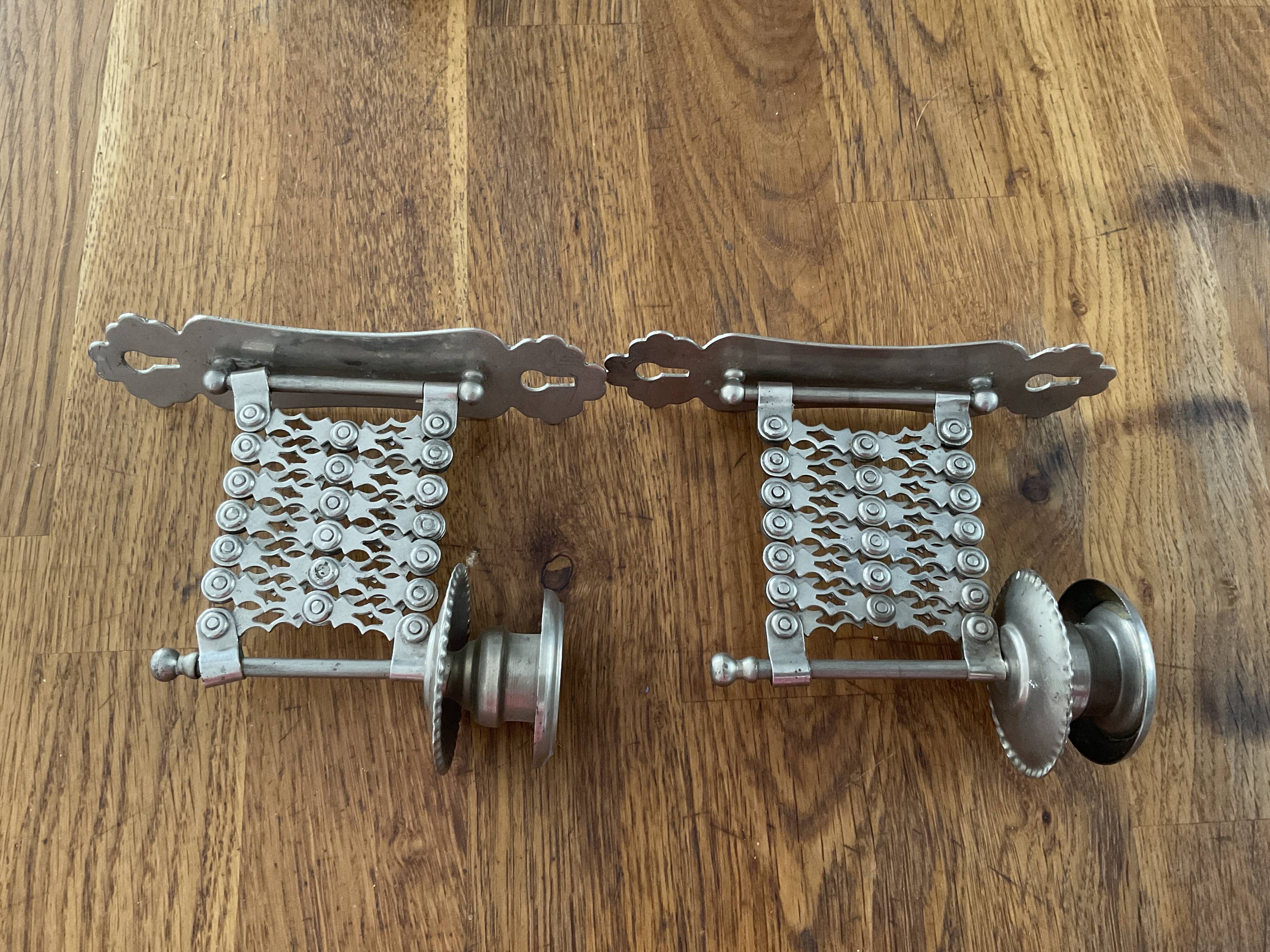 Accordion candle holders metal