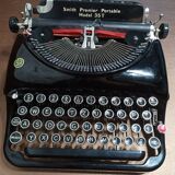 Smith first portable model 35 black typewriter usa 1937