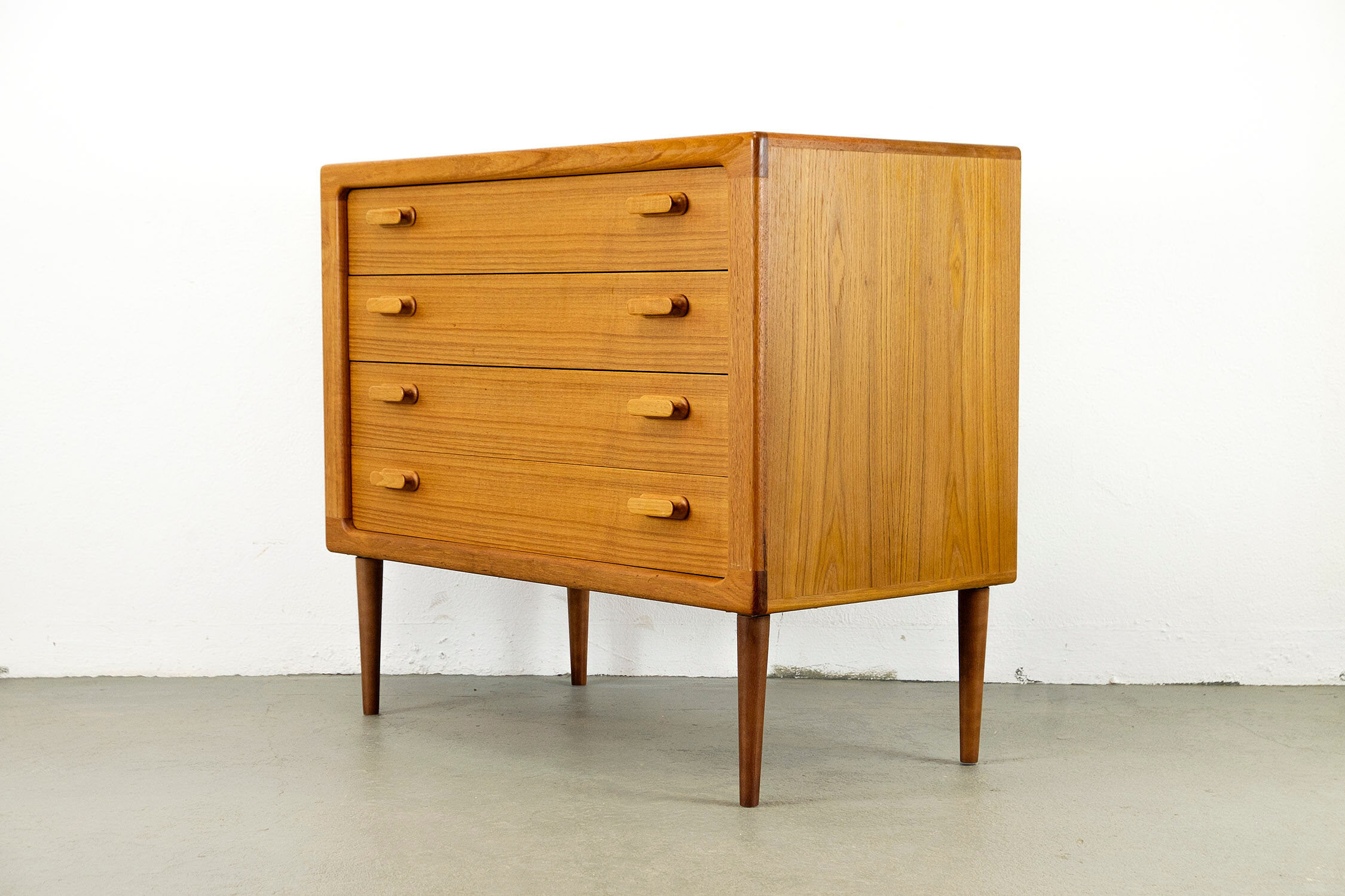 Commode en teck danois de Dyrlund années 1970