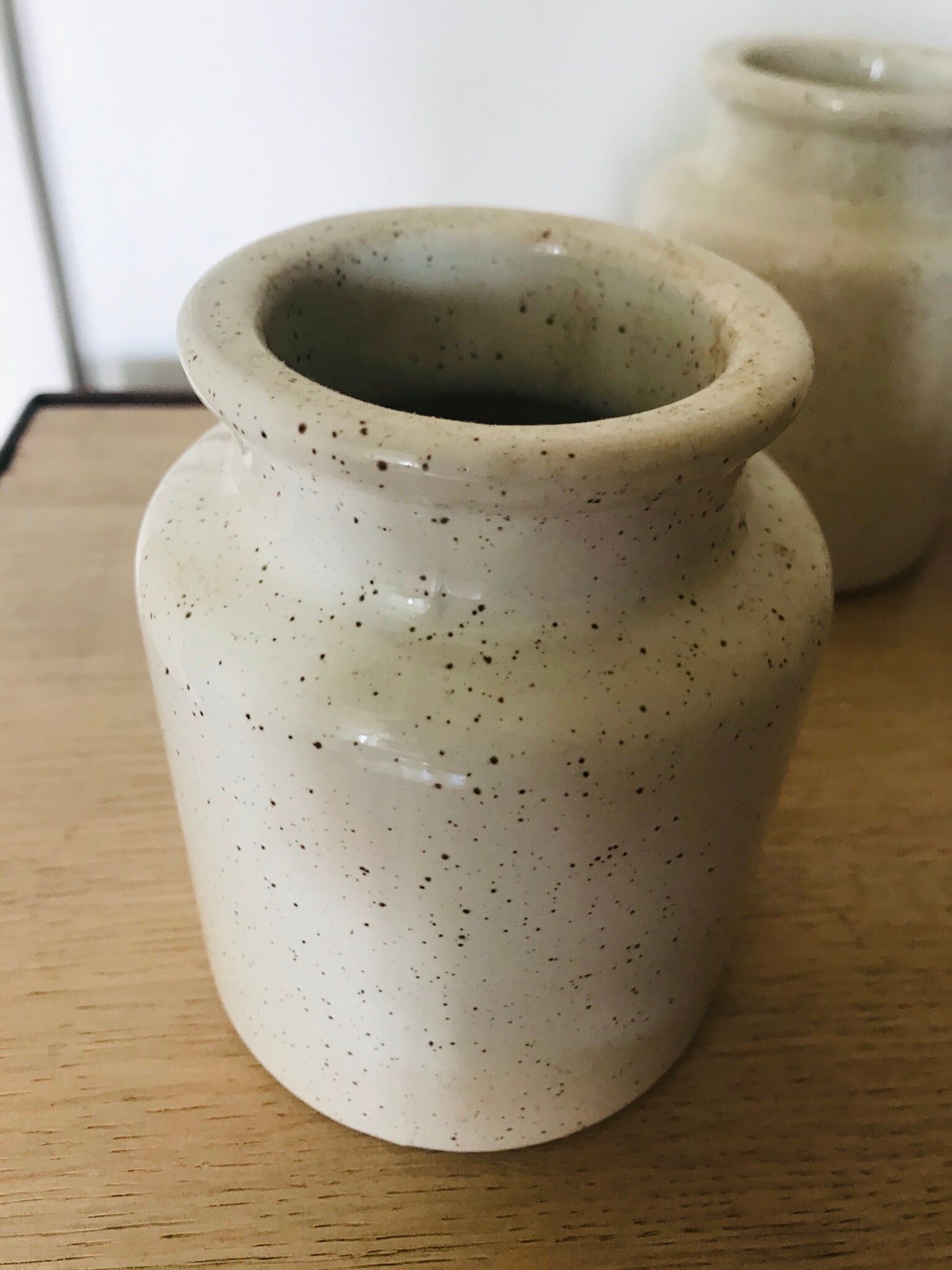 3 white jars, stained in glazed earth