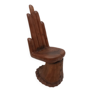 Chaise en bois sculptée - main