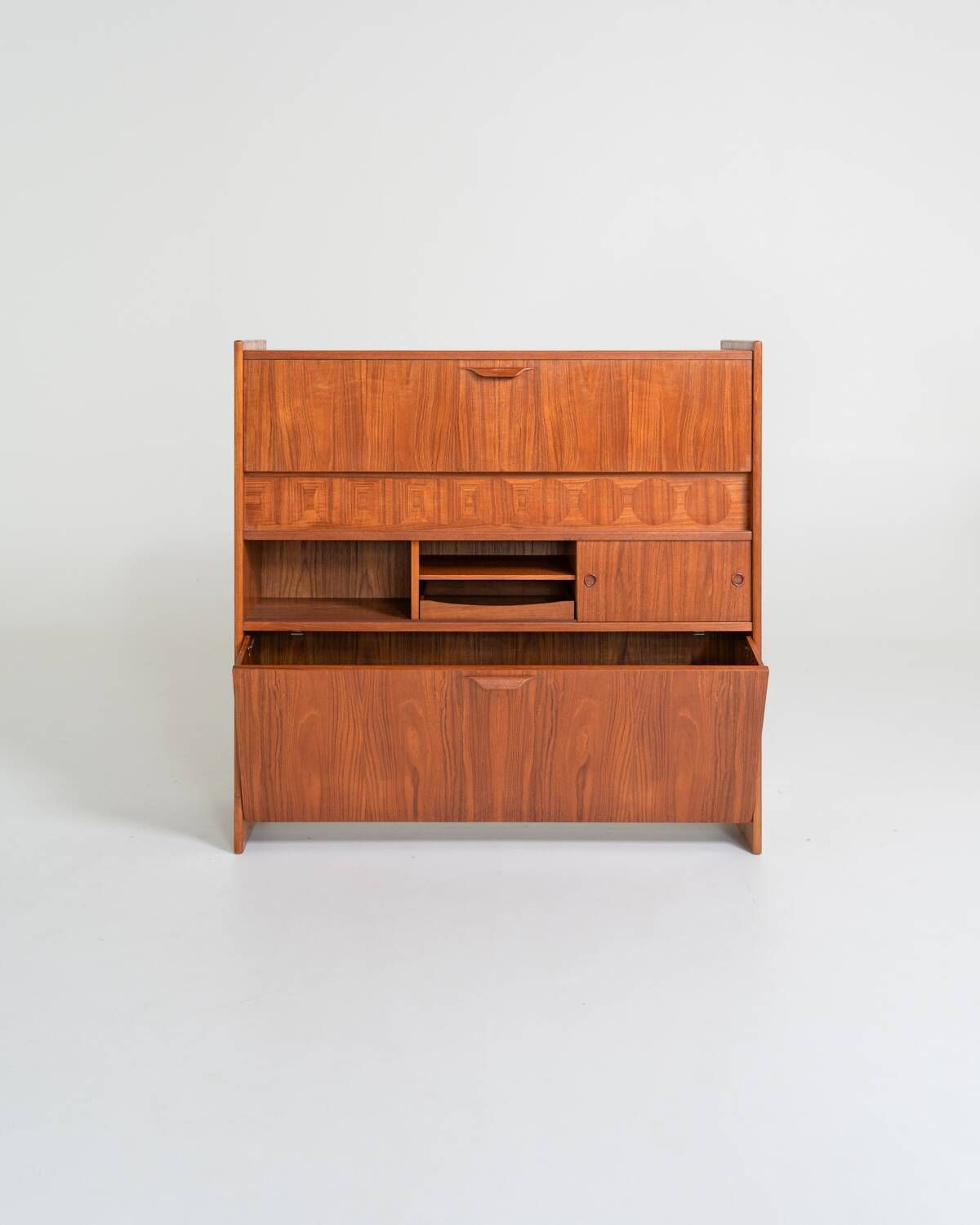 “SK661” teak bar cabinet by Johannes Andersen for J. Skaaning & Søn, 1960s