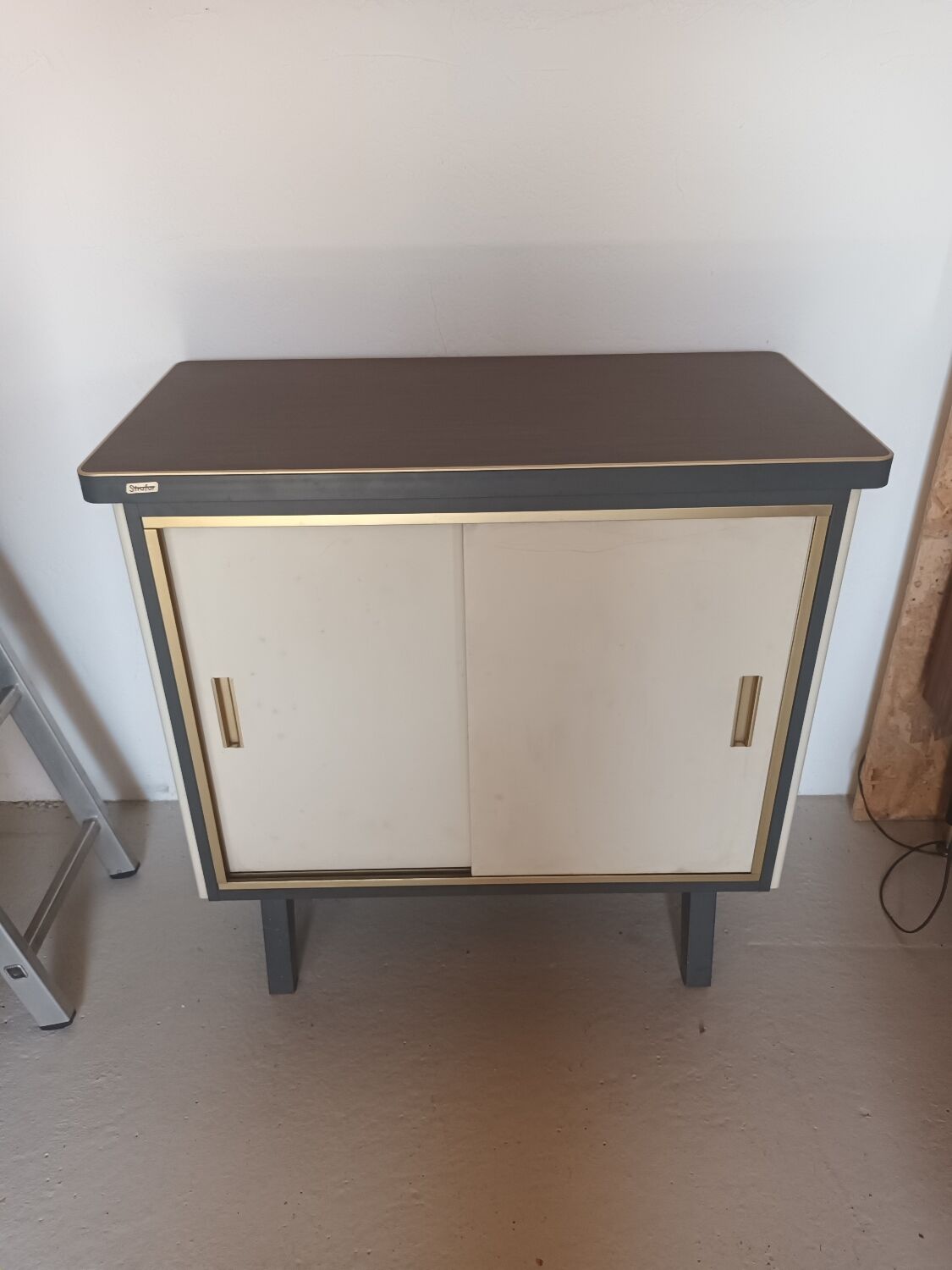 Small Strafor sideboard