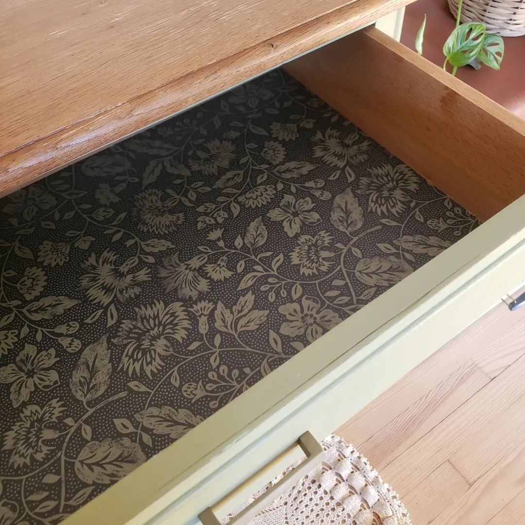 Chest of drawers in linden green