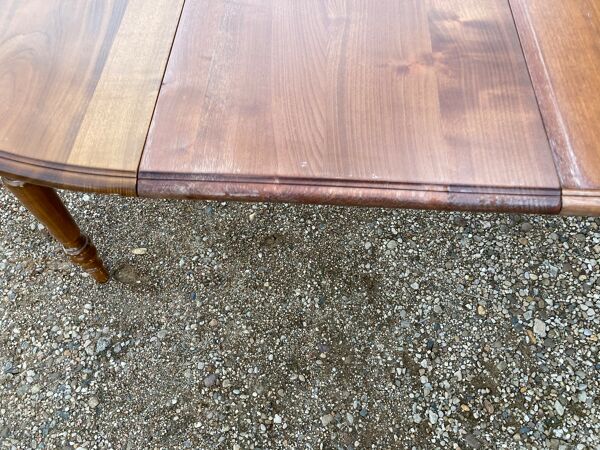 Table ronde style Louis Philippe en merisier