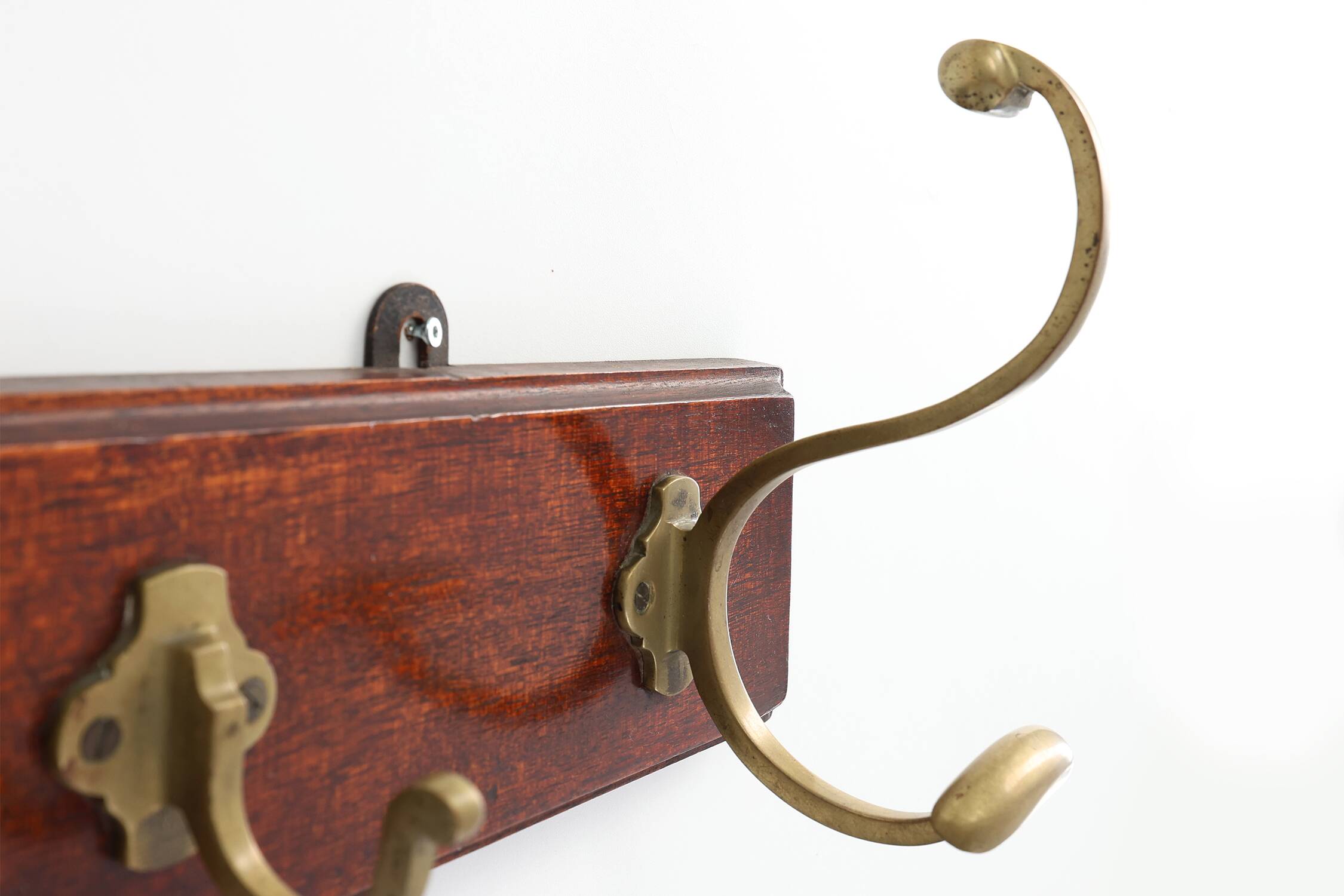 Art Nouveau coatrack in brass and oak, France ca. 1900