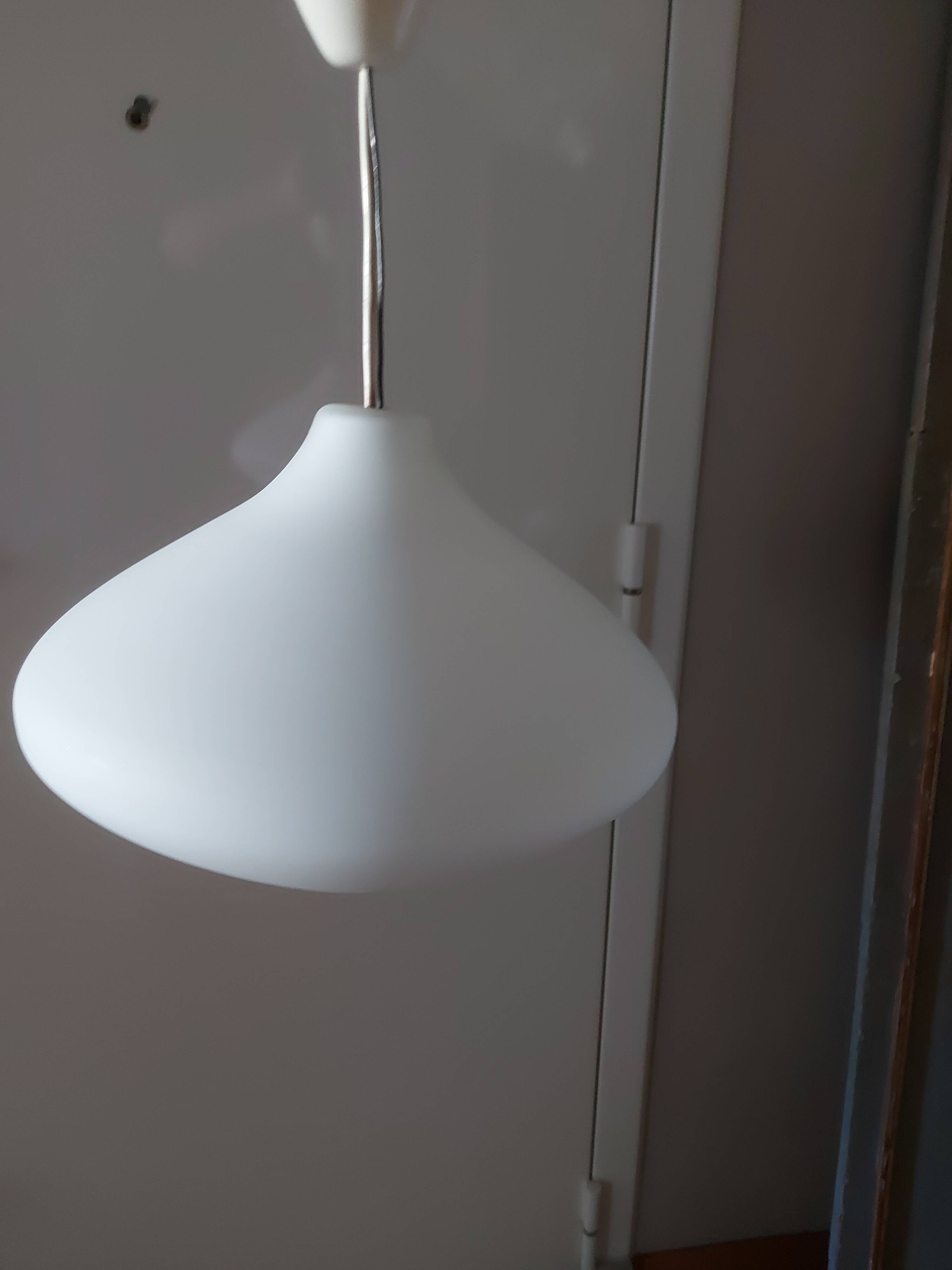 Vintage suspension in white opaline