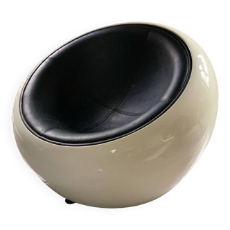Egg Pod Ball designer armchair