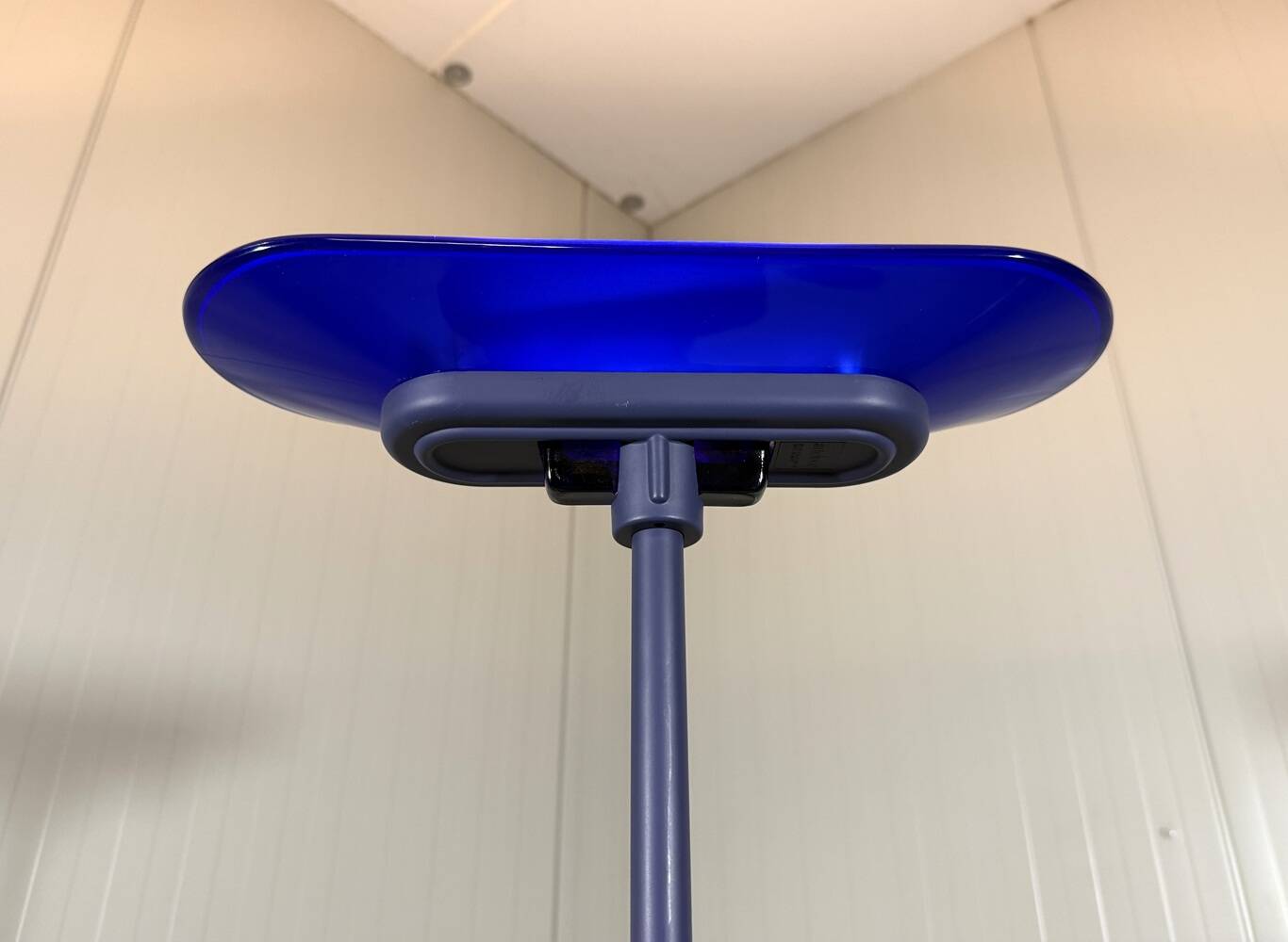 Lampadaire Arteluce Jill A380 en bleu, Italie, années 1970.