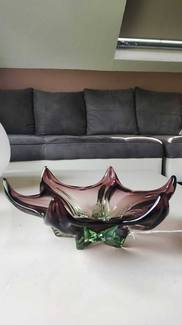 Grand Vide-poche Etoile de Mer/Création Joseph Michael Hospodka/ Verrerie Tchèque Chribska en verre d Art soufflé améthyste/Vert. Diam 24 cm