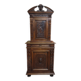 meuble ancien en noyer massif finement sculpté, de style Renaissance