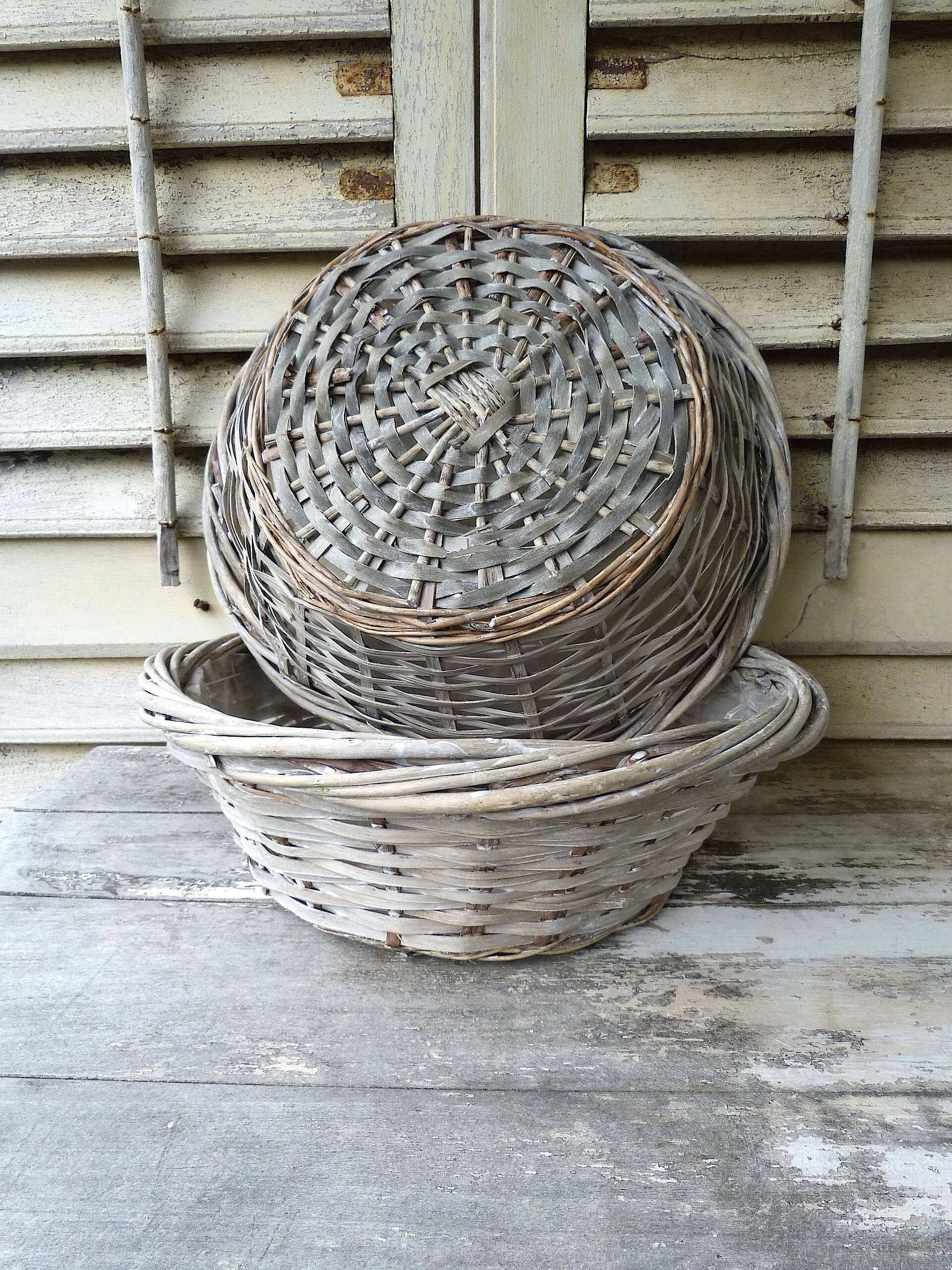 Pair of wicker baskets with transparent lining