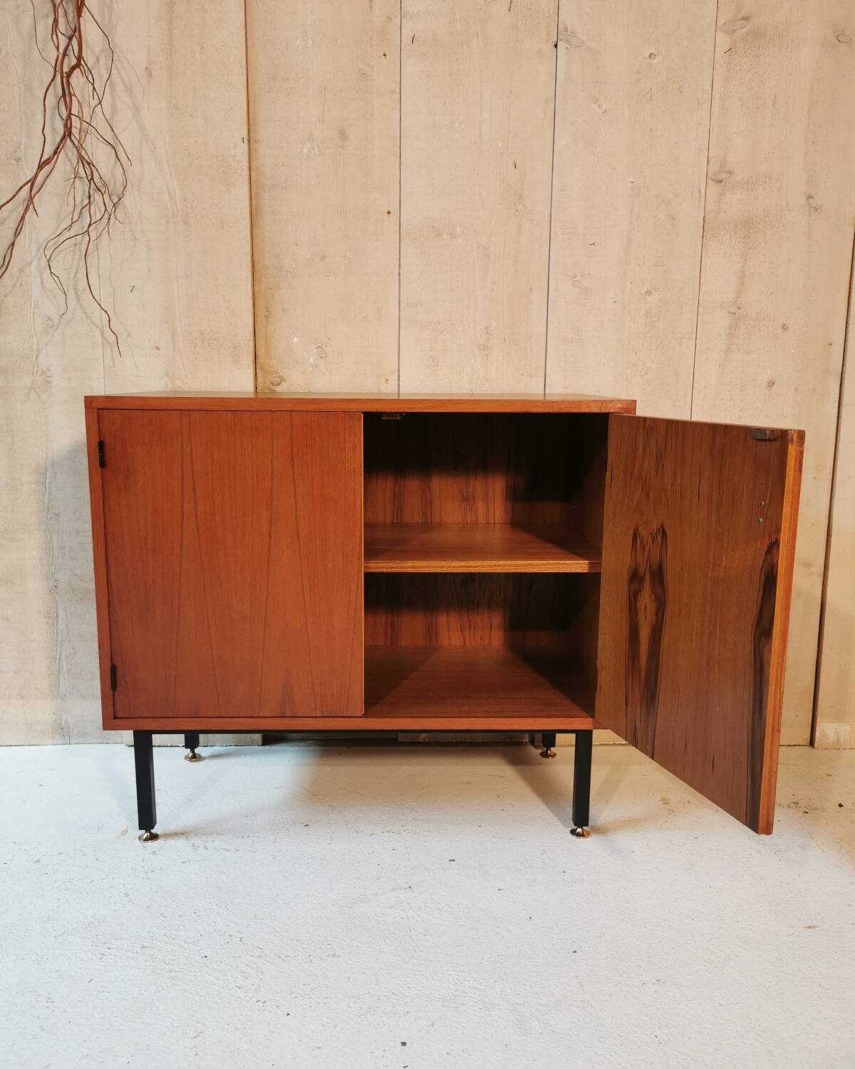 2-door sideboard