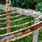 Half-moon plant holder