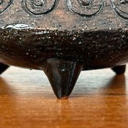 Vase trépied en céramique de studio suédois du milieu du siècle par Eke Bjeren pour Gabriel Keramik, années 1960