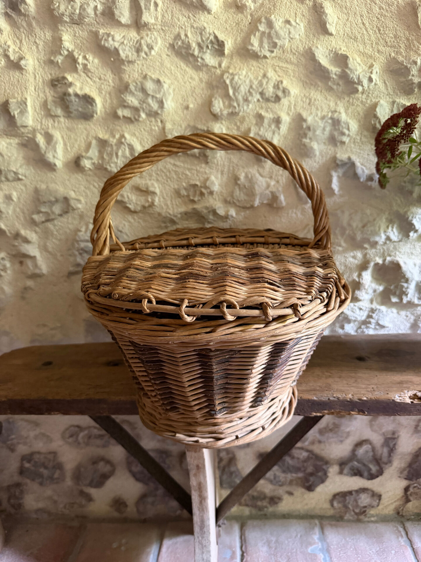 Panier en osier ancien avec couvercle