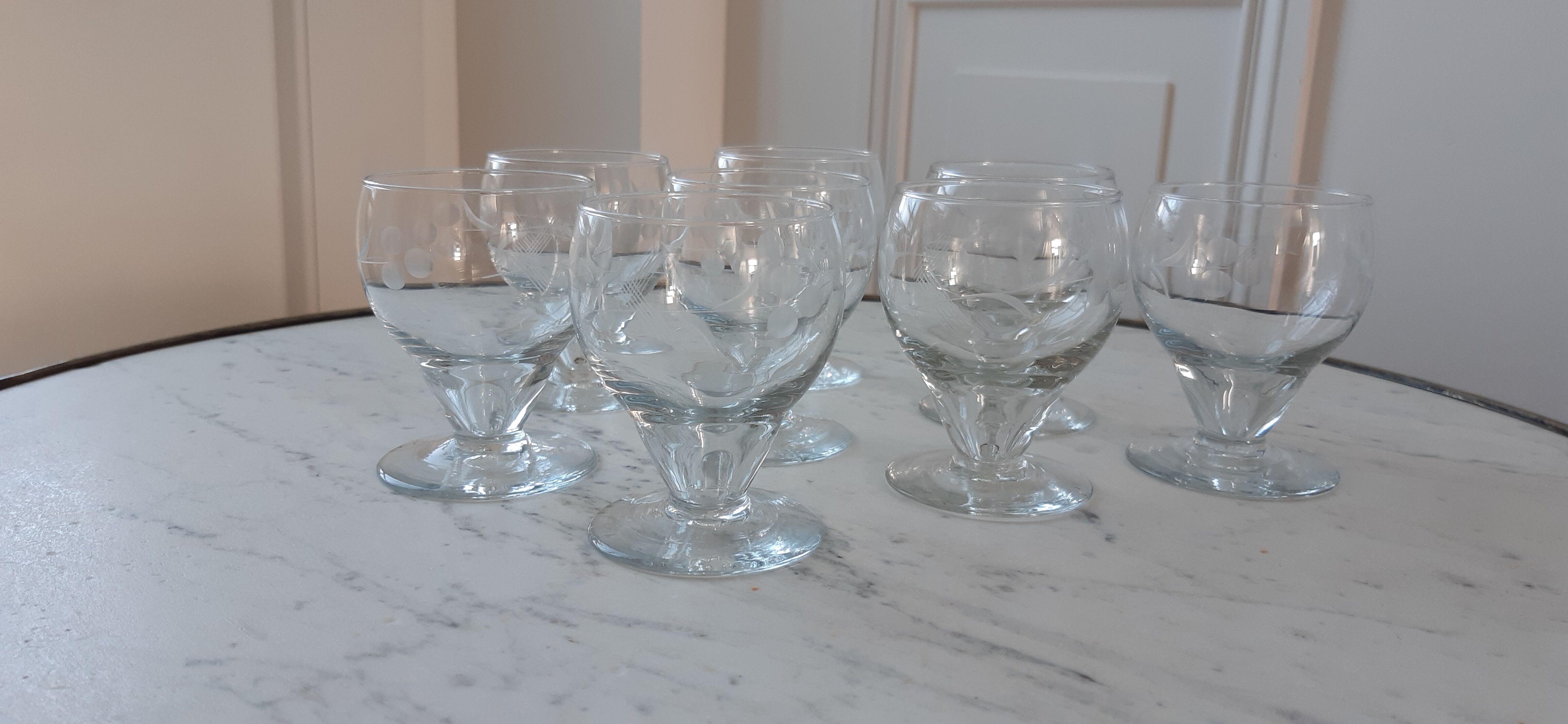 Set of 8 50s wine glasses in engraved crystal