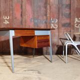 James Léonard's 6212 desk and chair for ESA Esavian