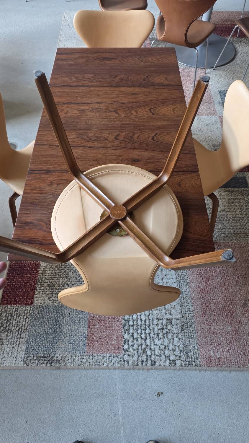 Arne Jacobsen Rosewood Drop leave Table with chairs Fritz Hansen