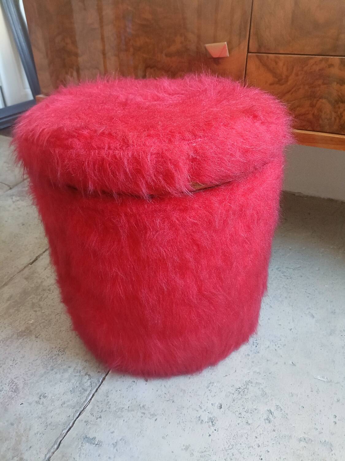 Vintage faux fur pouf