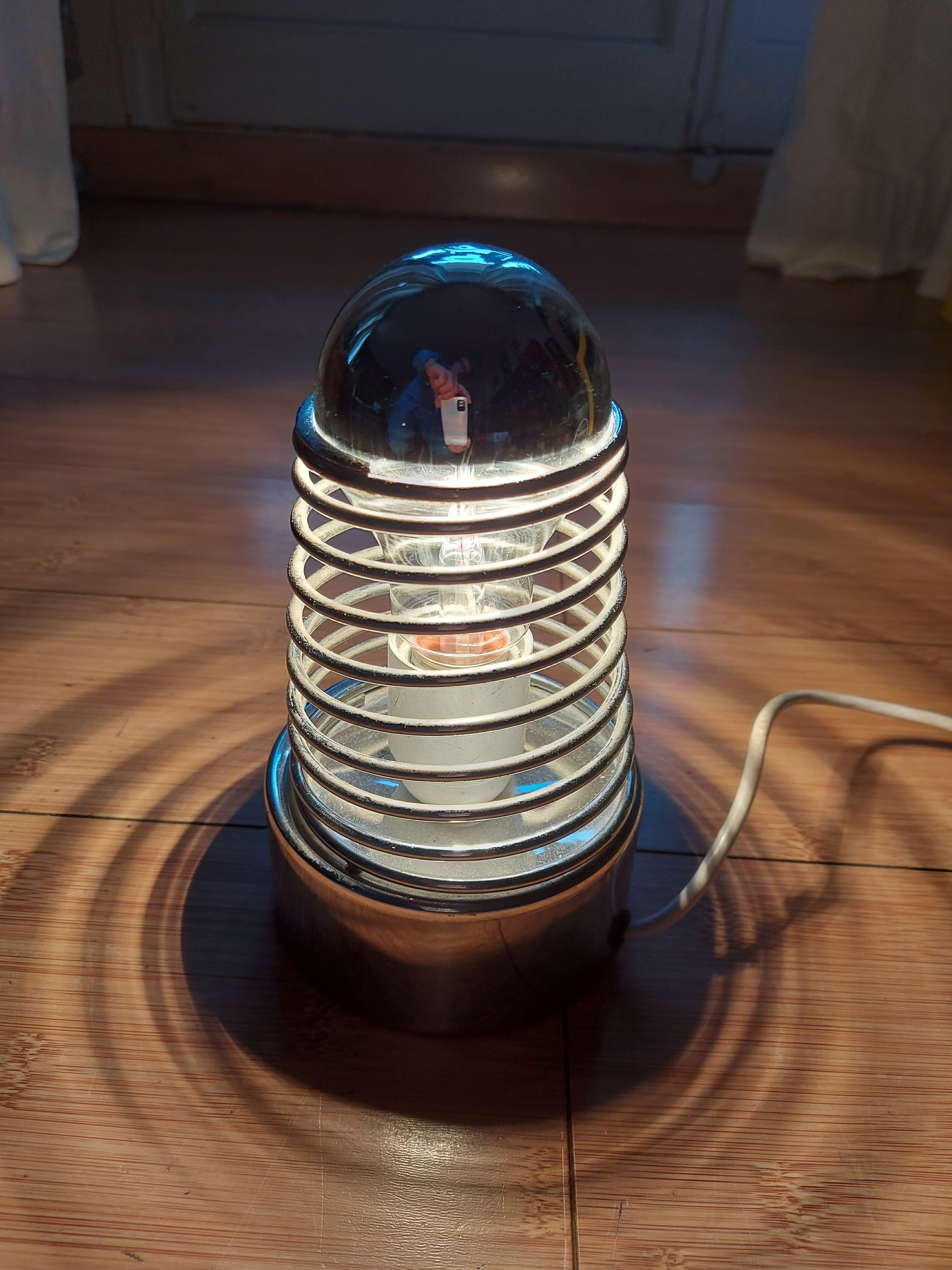 Vintage lamp springs out