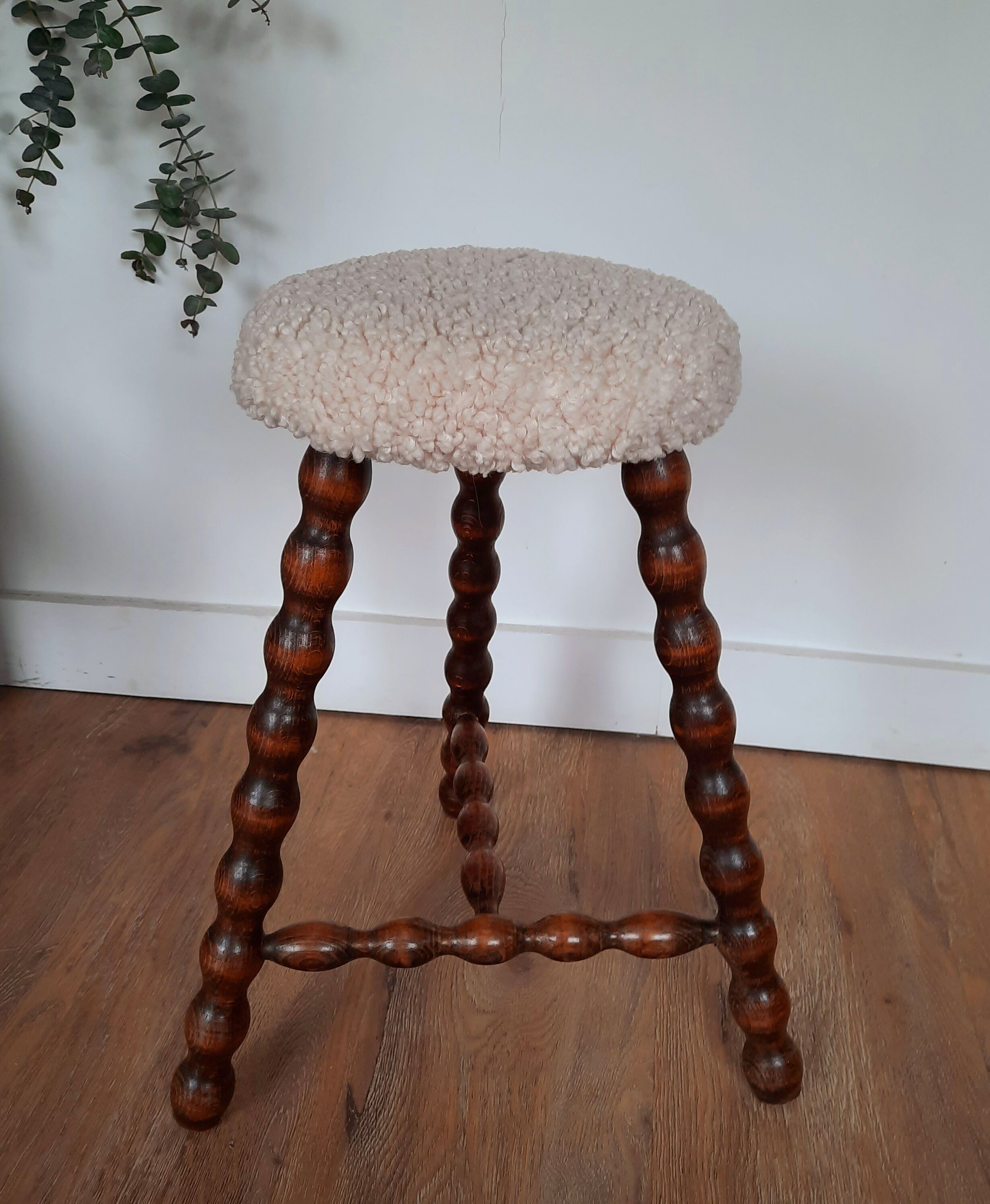 Tripod stools