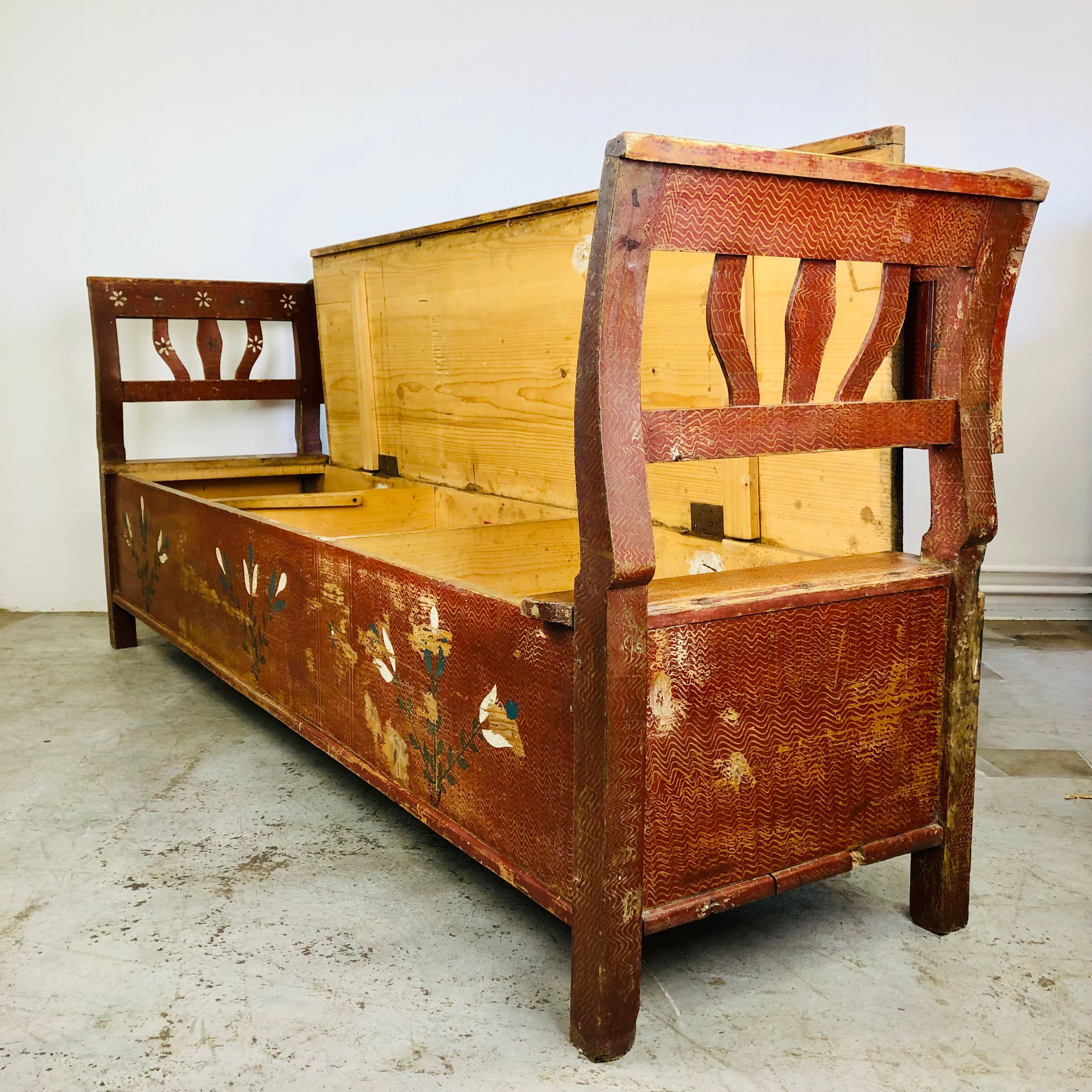Antique painted wooden valve bench