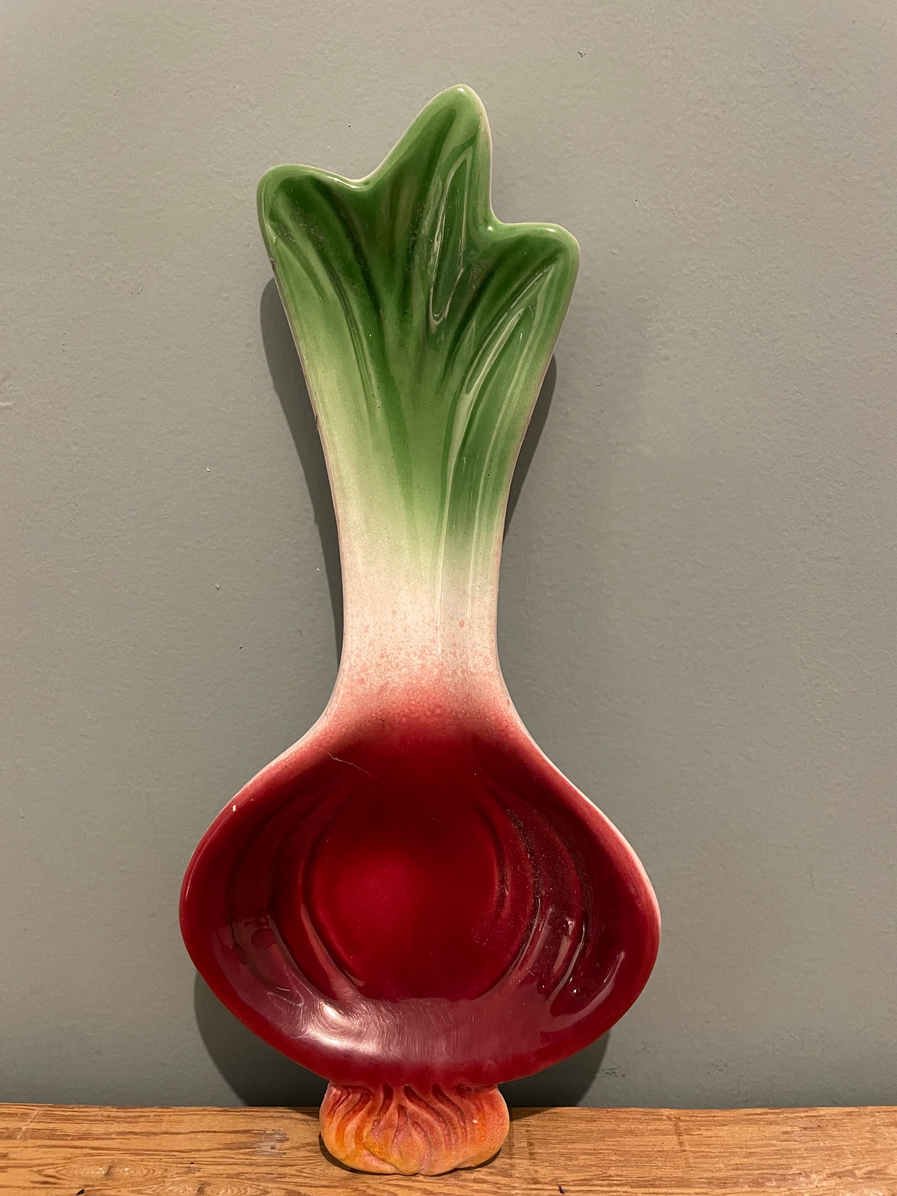 Aperitif ramequin in the shape of radishes