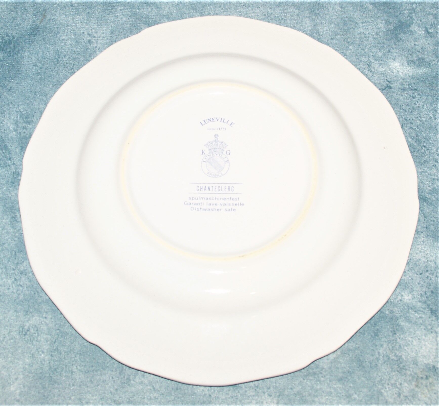 Plate decorated with a rooster earthenware from Lunéville
