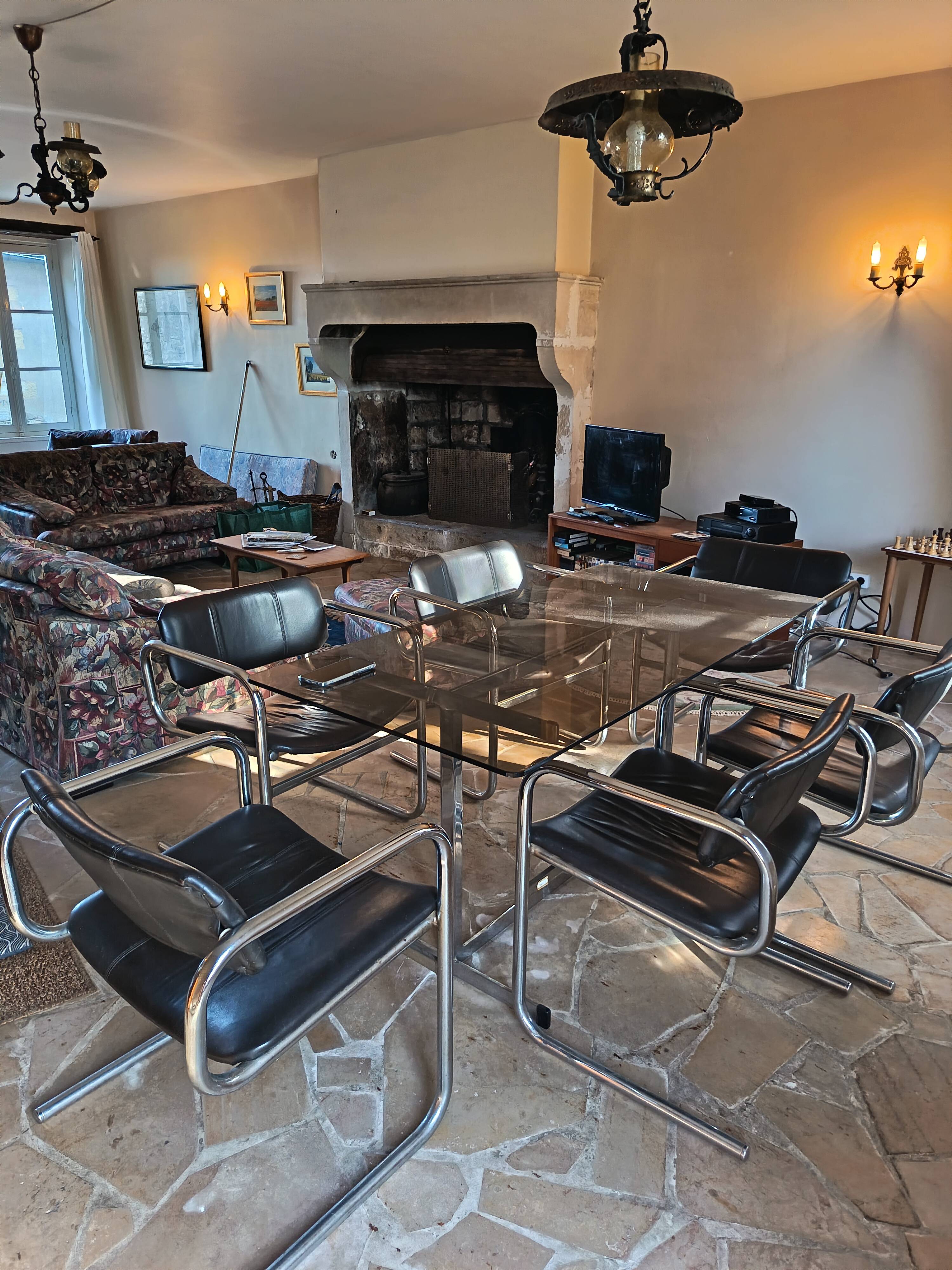 Dining table set with 6 Pieff chairs.