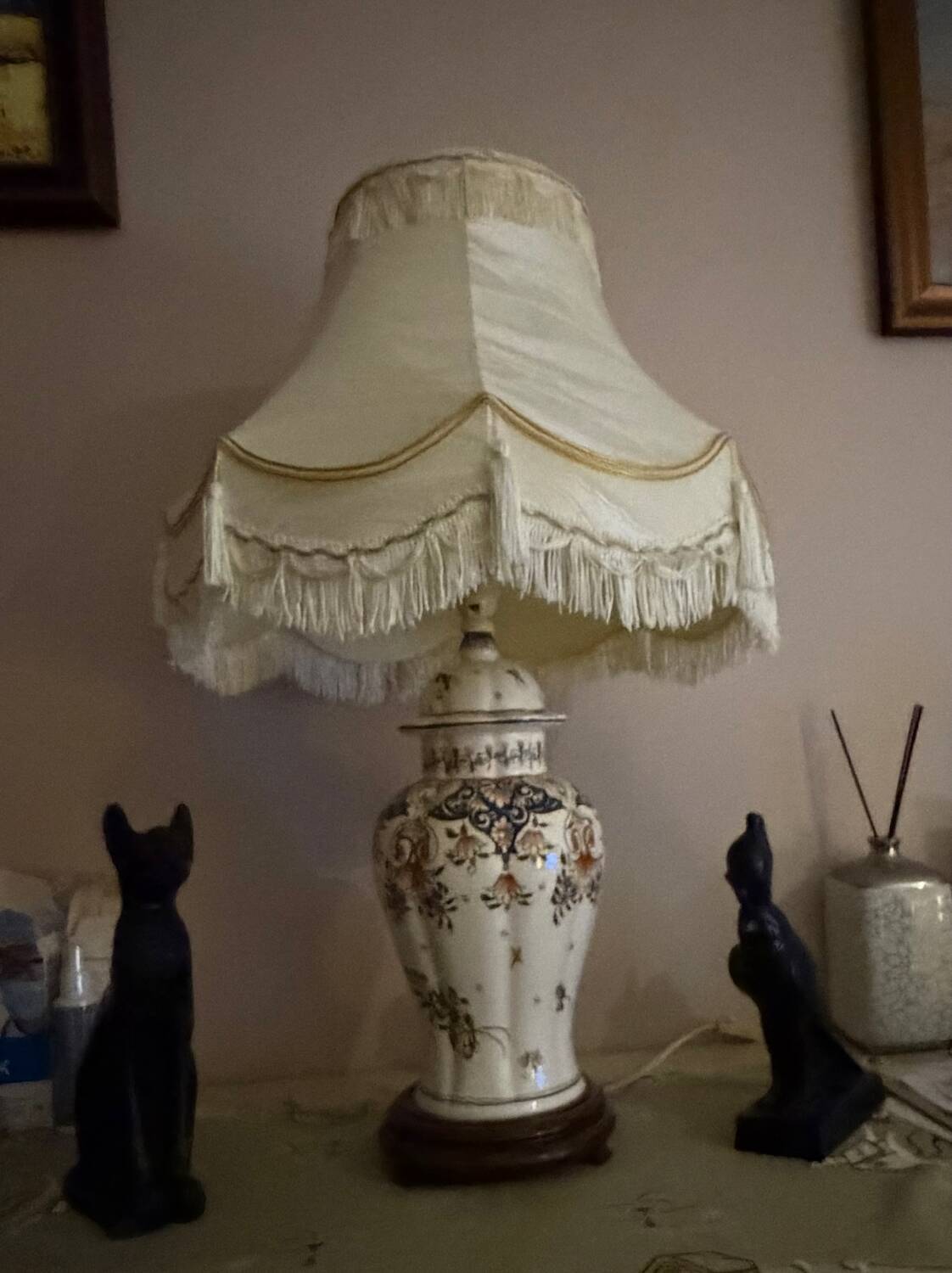 Very large ceramic lamp from Gien with a beautiful lampshade.